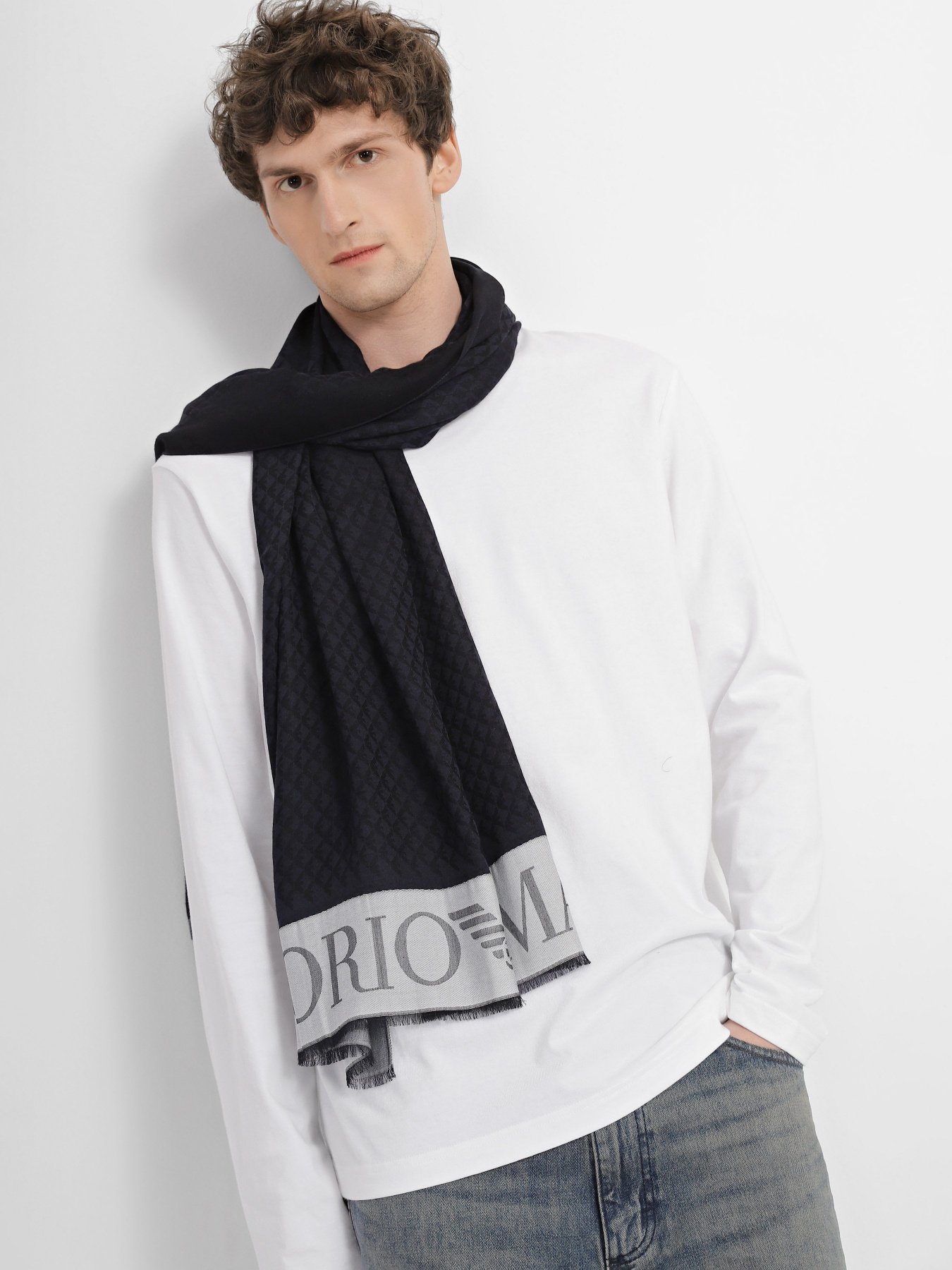 Шарф Emporio Armani модель 625280-3R374-00035 Шарф Emporio Armani модель 625280-3R374-00035 Фото