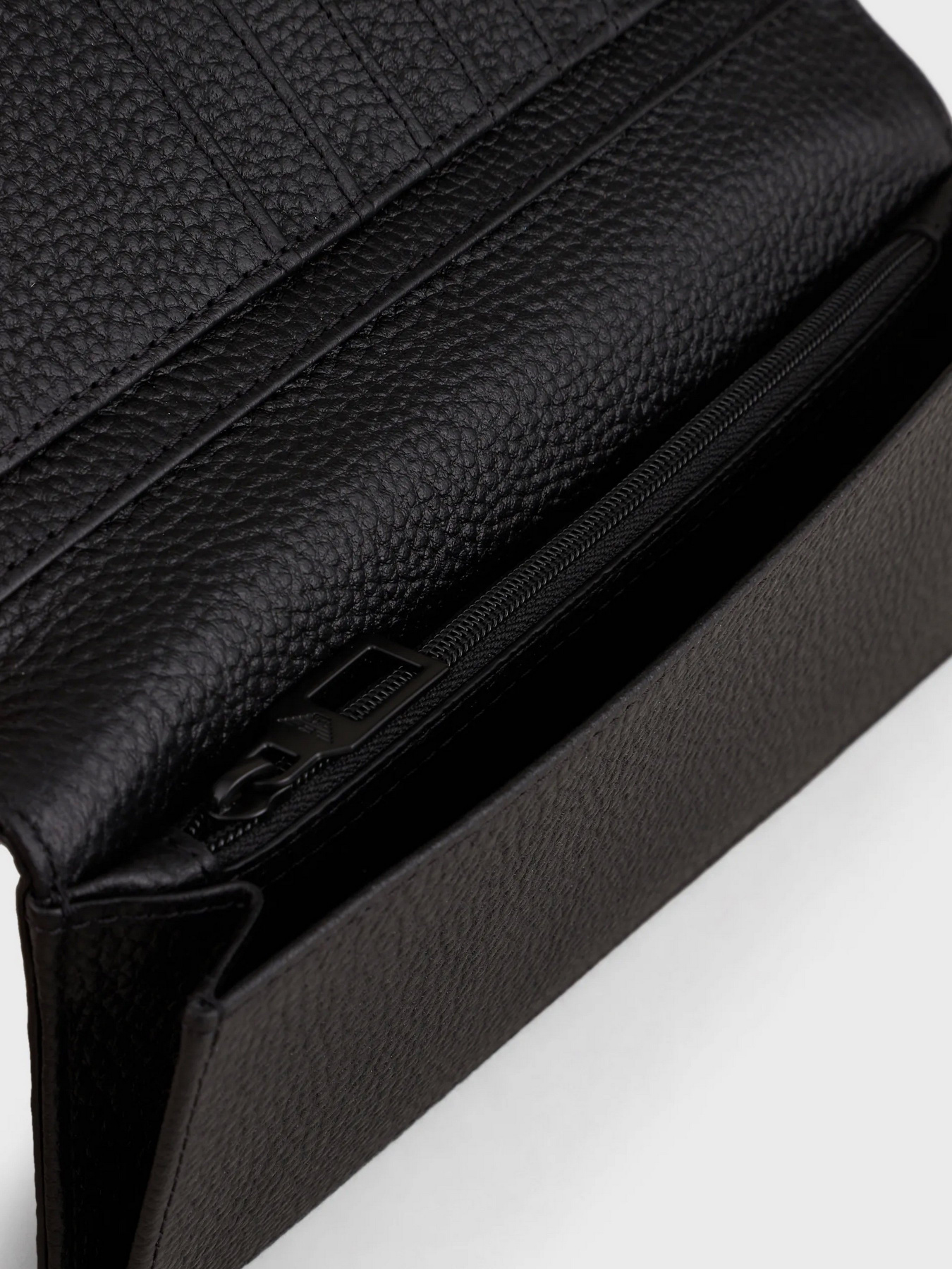 Кошелек Emporio Armani модель YEM474-Y142V-81072 Кошелек Emporio Armani модель YEM474-Y142V-81072 Фото