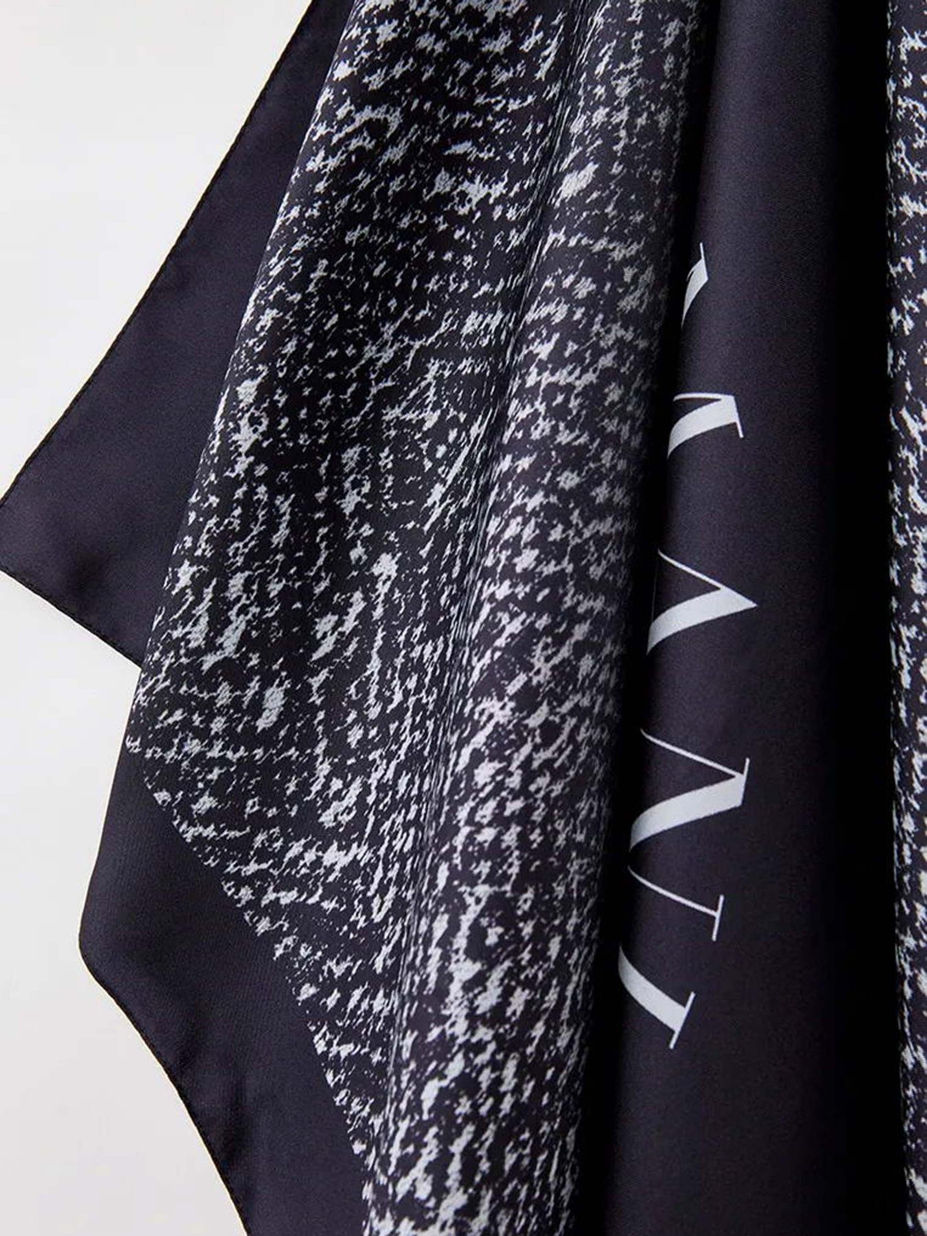 Платок Emporio Armani модель 635317-3F402-00020 Фото