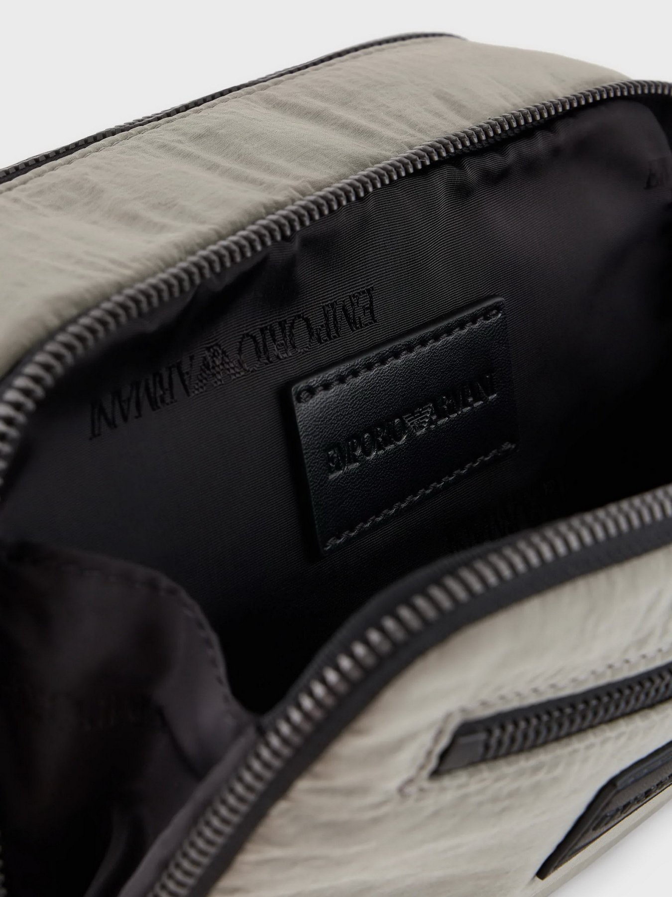 Портмоне Emporio Armani модель Y4R509-Y701J-80519 Фото