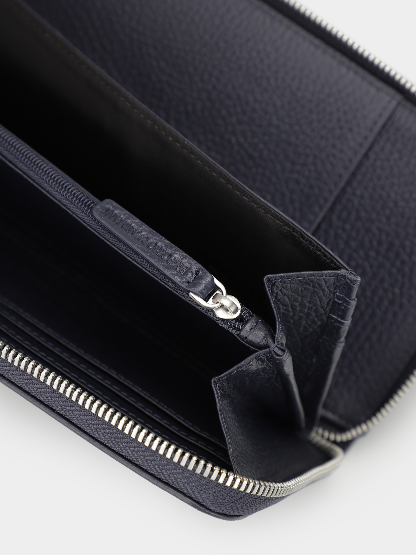 Гаманець Emporio Armani модель Y4R169-Y068E-80033 Гаманець Emporio Armani модель Y4R169-Y068E-80033 Фото