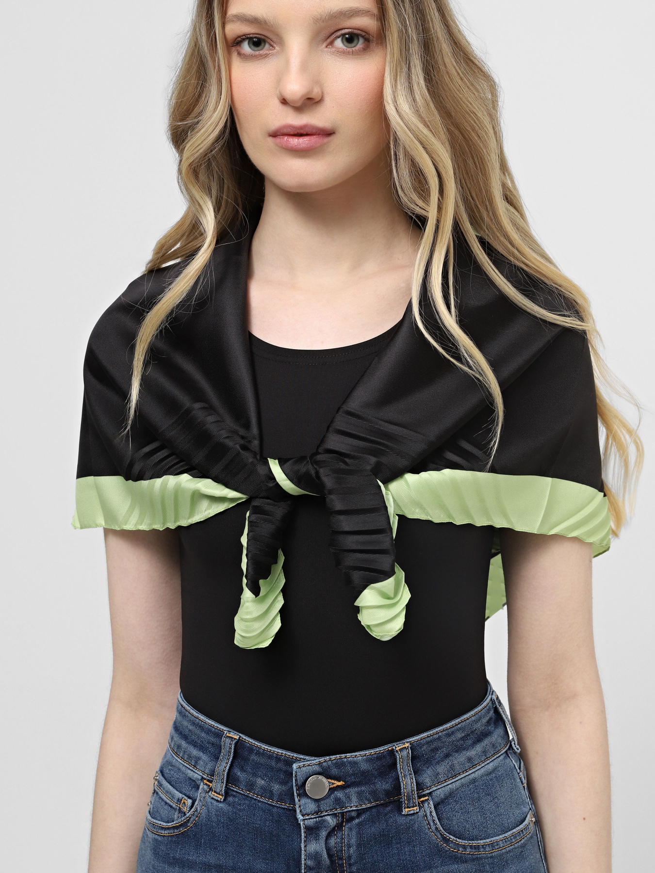 Хустка Emporio Armani модель 635328-4R327-00020 Фото