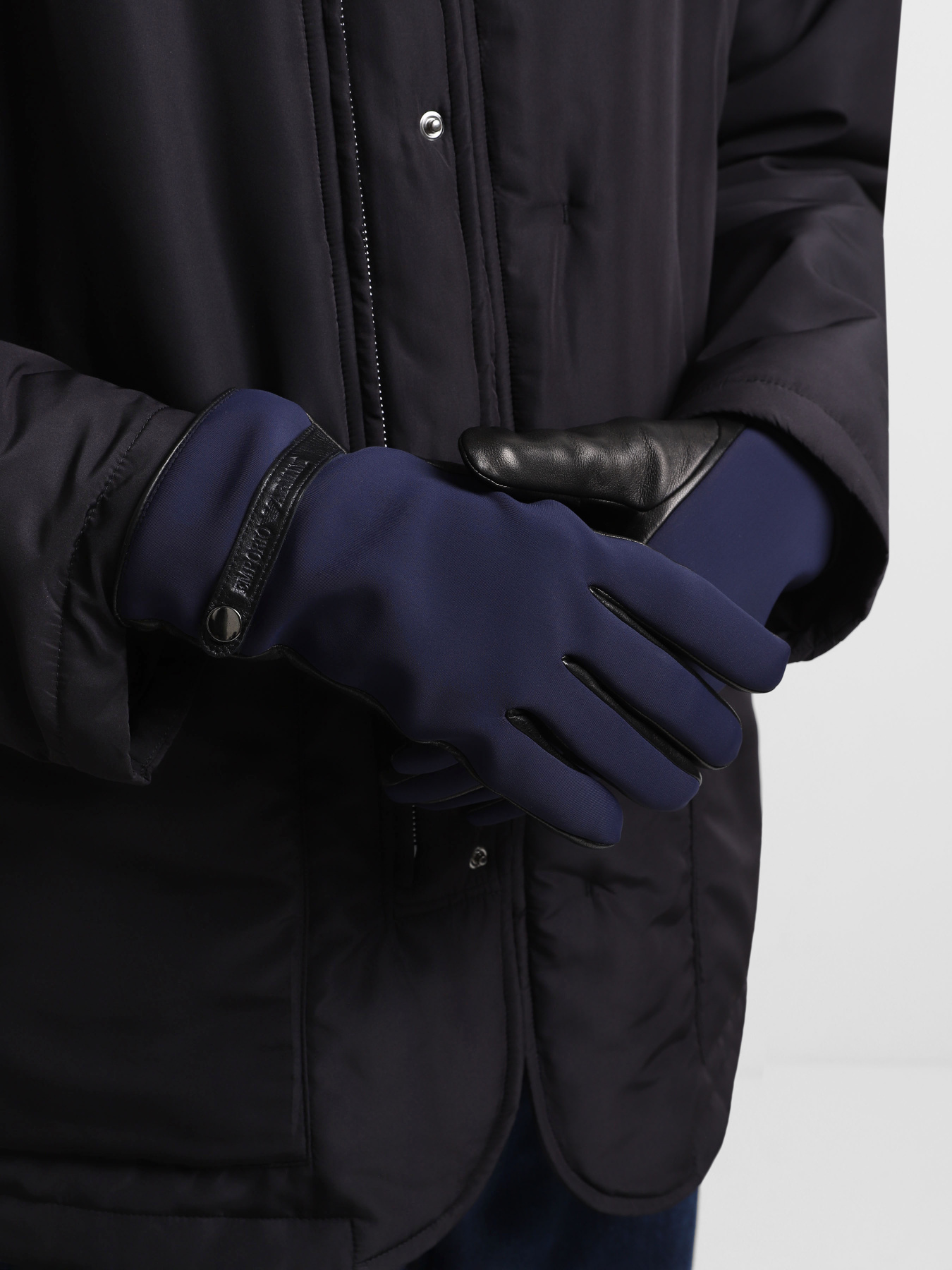 Перчатки Emporio Armani модель 624524-1A251-00035 Фото