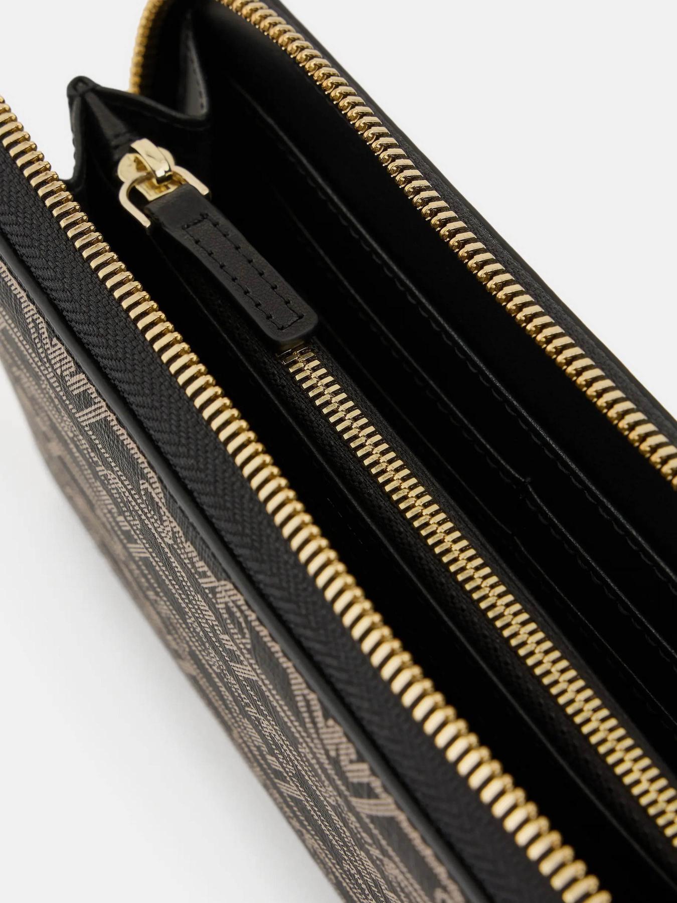 Гаманець Emporio Armani модель EW000366-AF11951-FC033 Гаманець Emporio Armani модель EW000366-AF11951-FC033 Фото