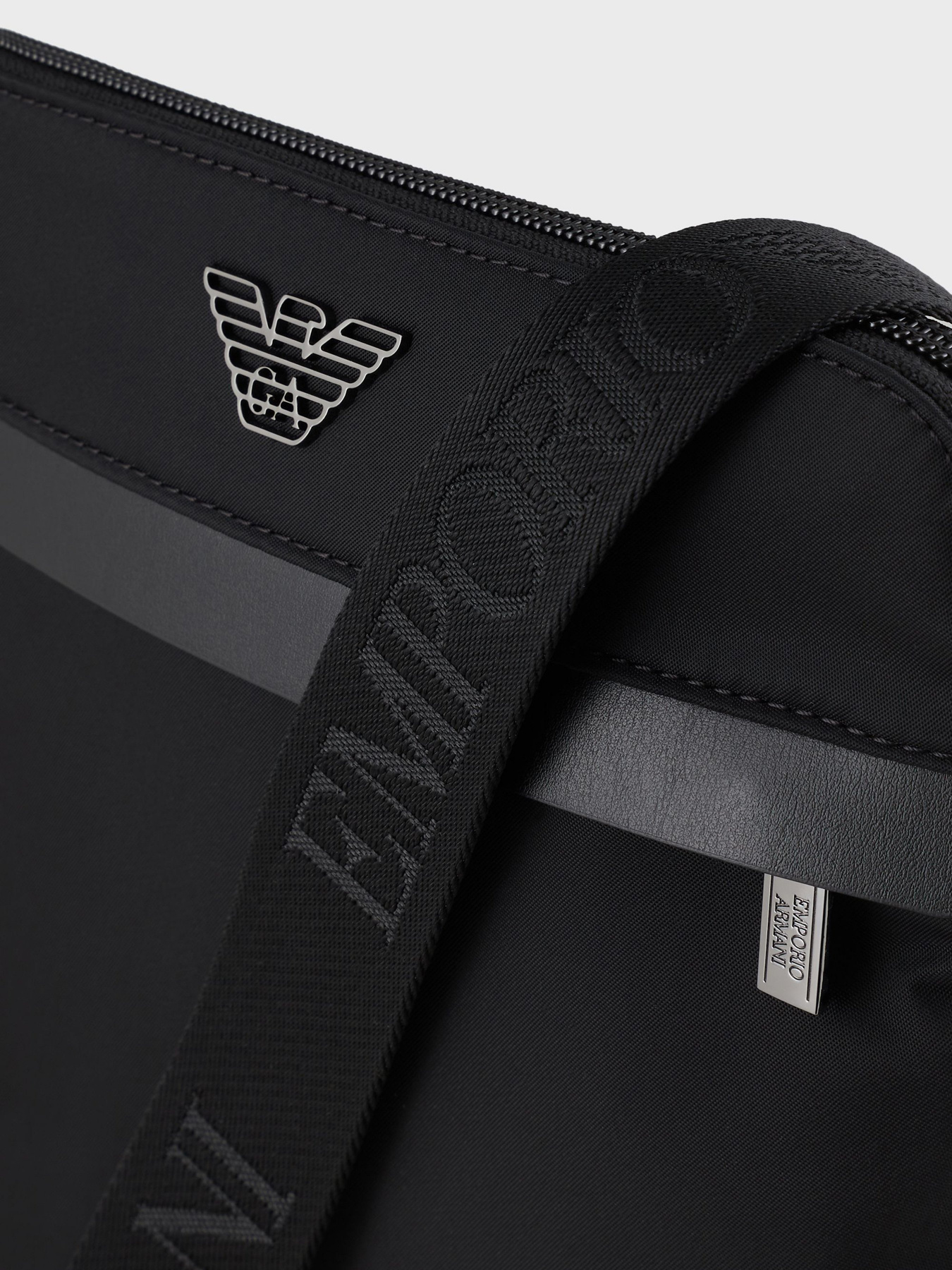 Сумка Emporio Armani модель Y4M185-Y139J-80001 Сумка Emporio Armani модель Y4M185-Y139J-80001 Фото