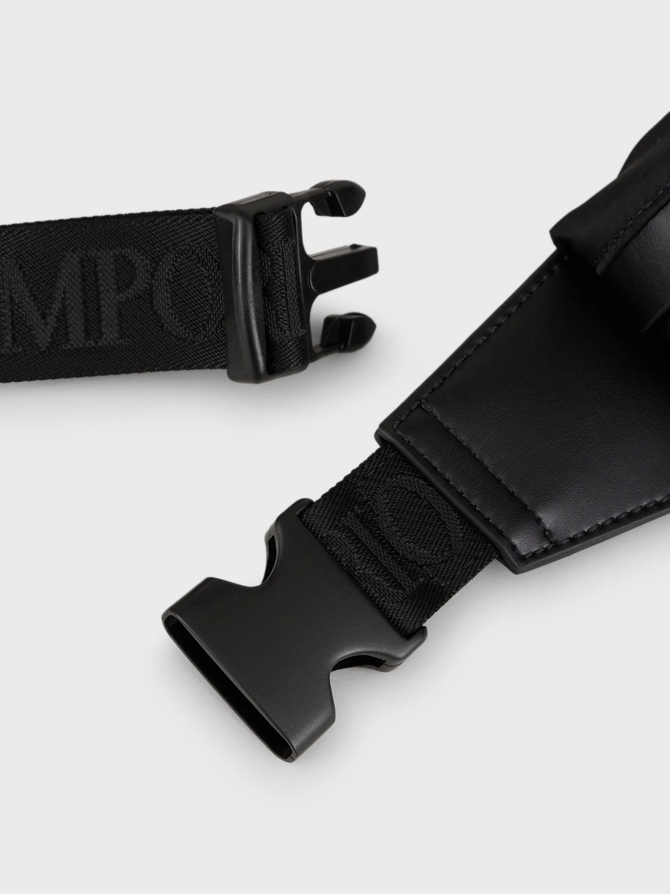 Поясная сумка Emporio Armani модель Y4O238-Y139J-80001 Поясная сумка Emporio Armani модель Y4O238-Y139J-80001 Фото