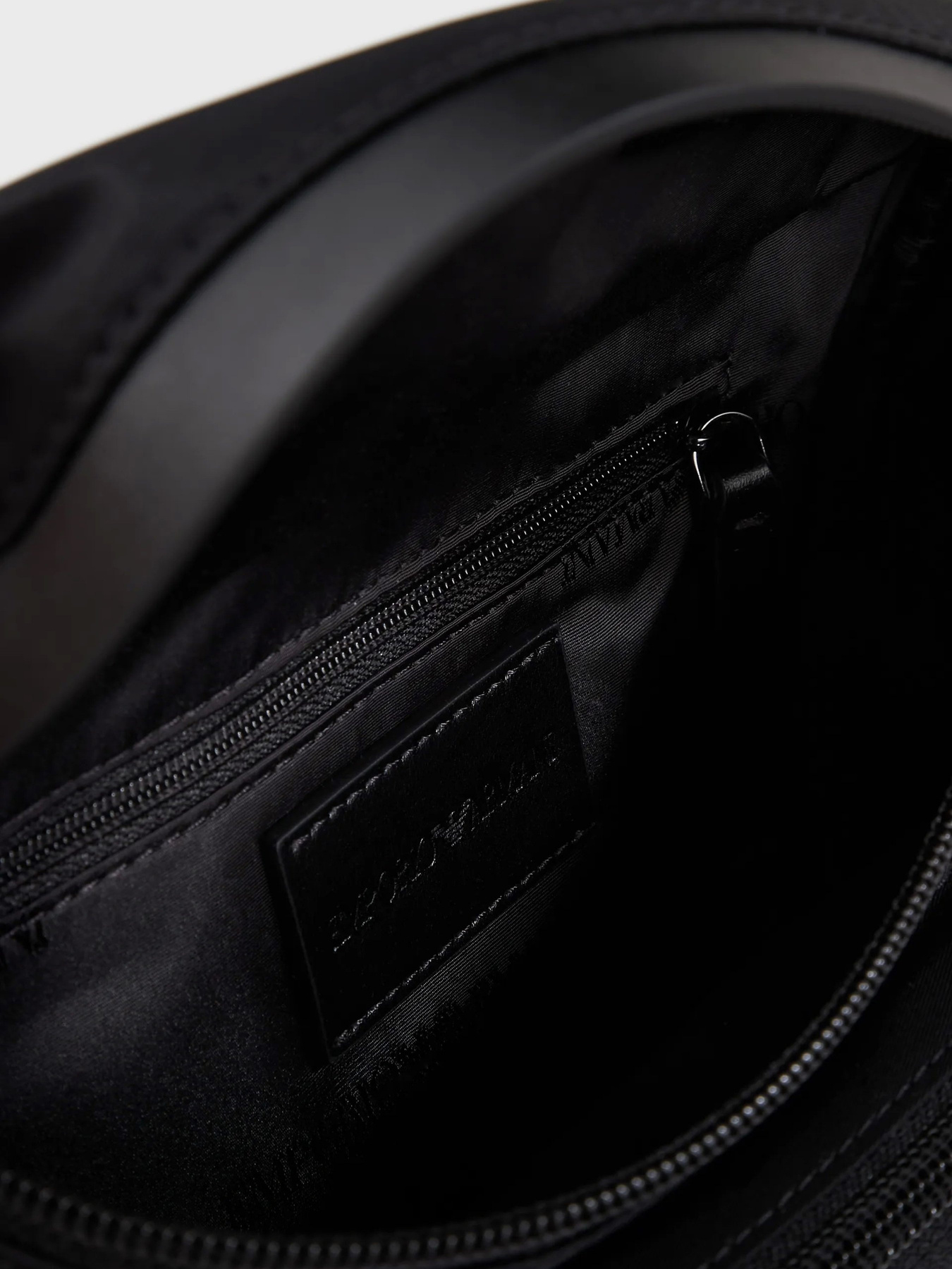 Поясная сумка Emporio Armani модель Y4O238-Y139J-80001 Поясная сумка Emporio Armani модель Y4O238-Y139J-80001 Фото