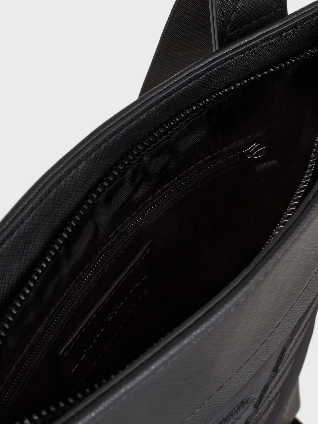 Мессенджер Emporio Armani модель Y4M185-Y216J-81073 Фото