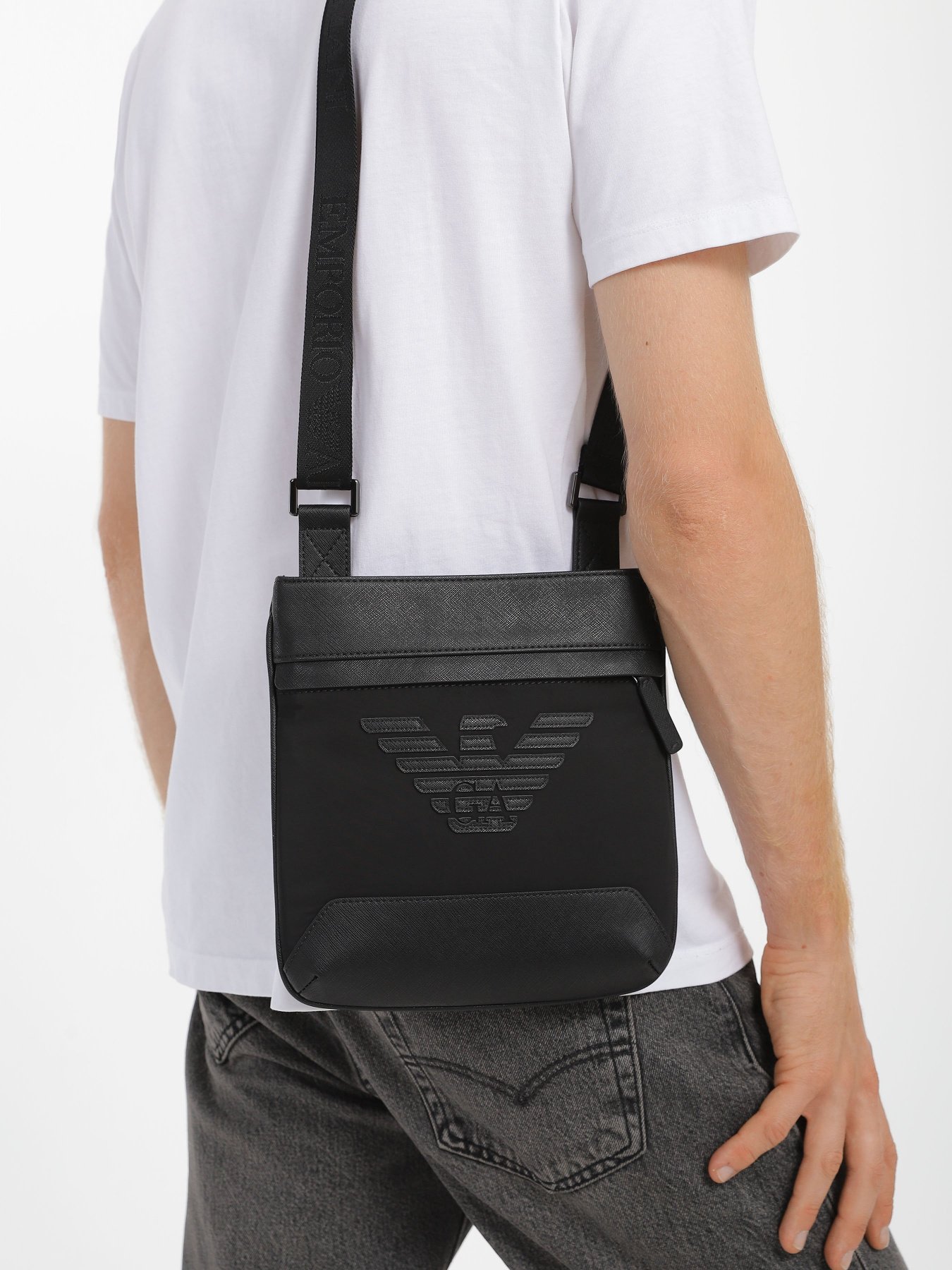 Мессенджер Emporio Armani модель Y4M185-Y216J-81073 Фото