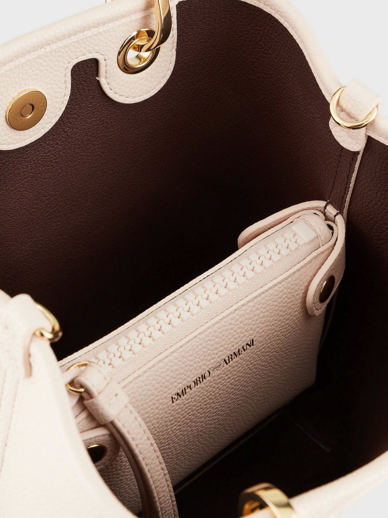 Сумка Emporio Armani MYEA модель Y3D255-YFO5B-88820 Сумка Emporio Armani MYEA модель Y3D255-YFO5B-88820 Фото