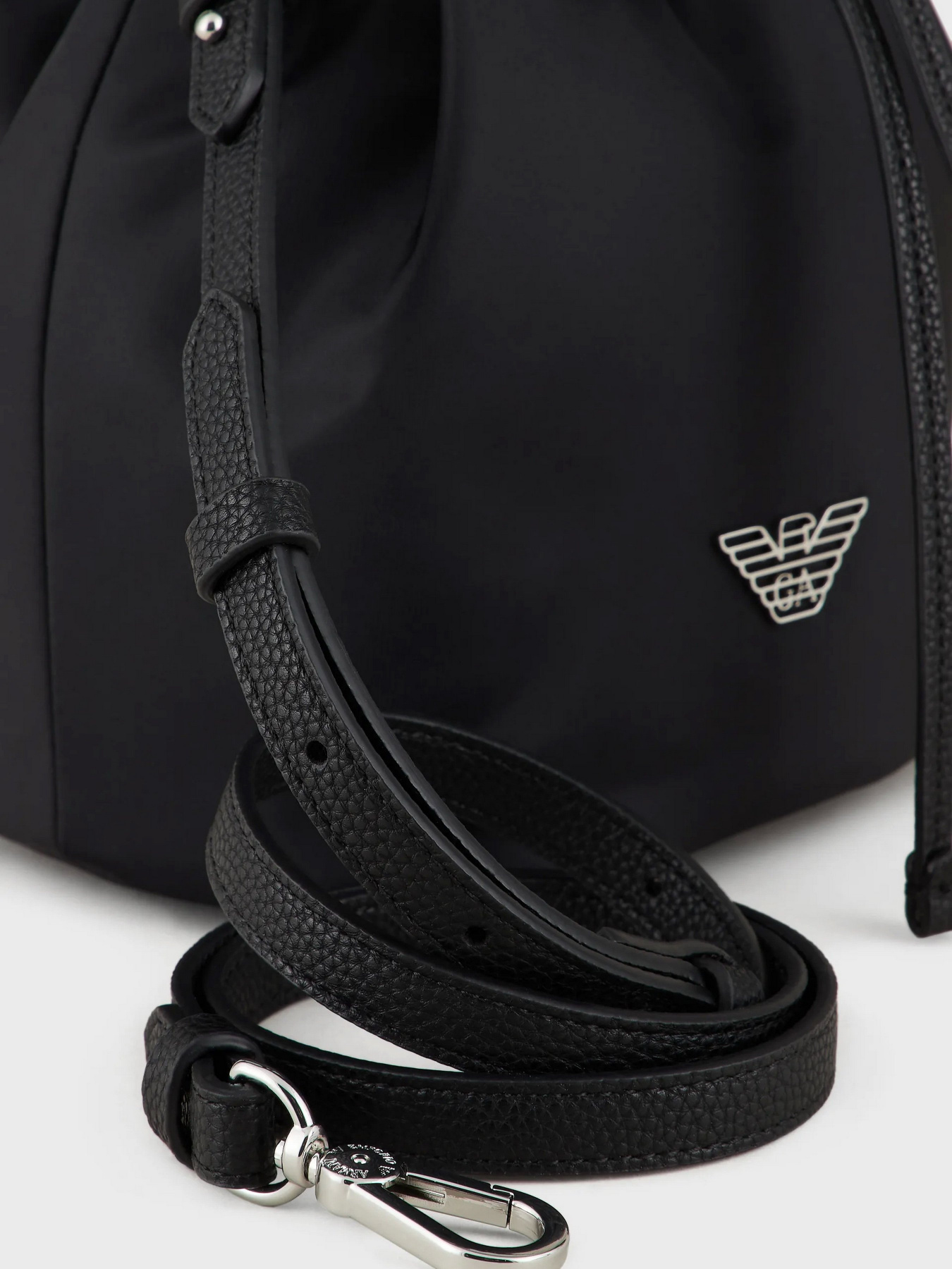 Сумка Emporio Armani Travel Essentials модель Y3E210-YVL7E-80001 Фото