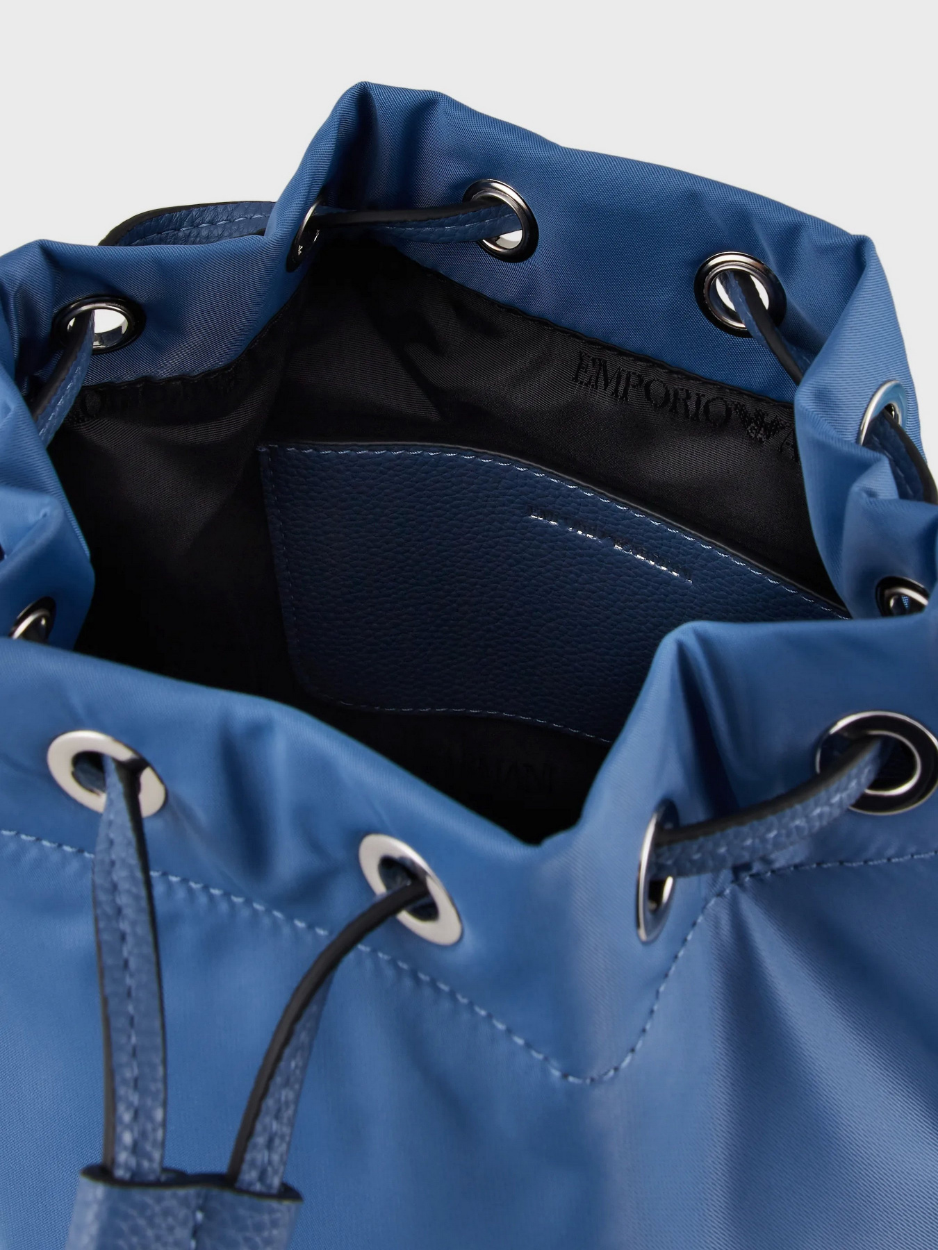 Сумка Emporio Armani Travel Essentials модель Y3E210-YVL7E-80214 Фото