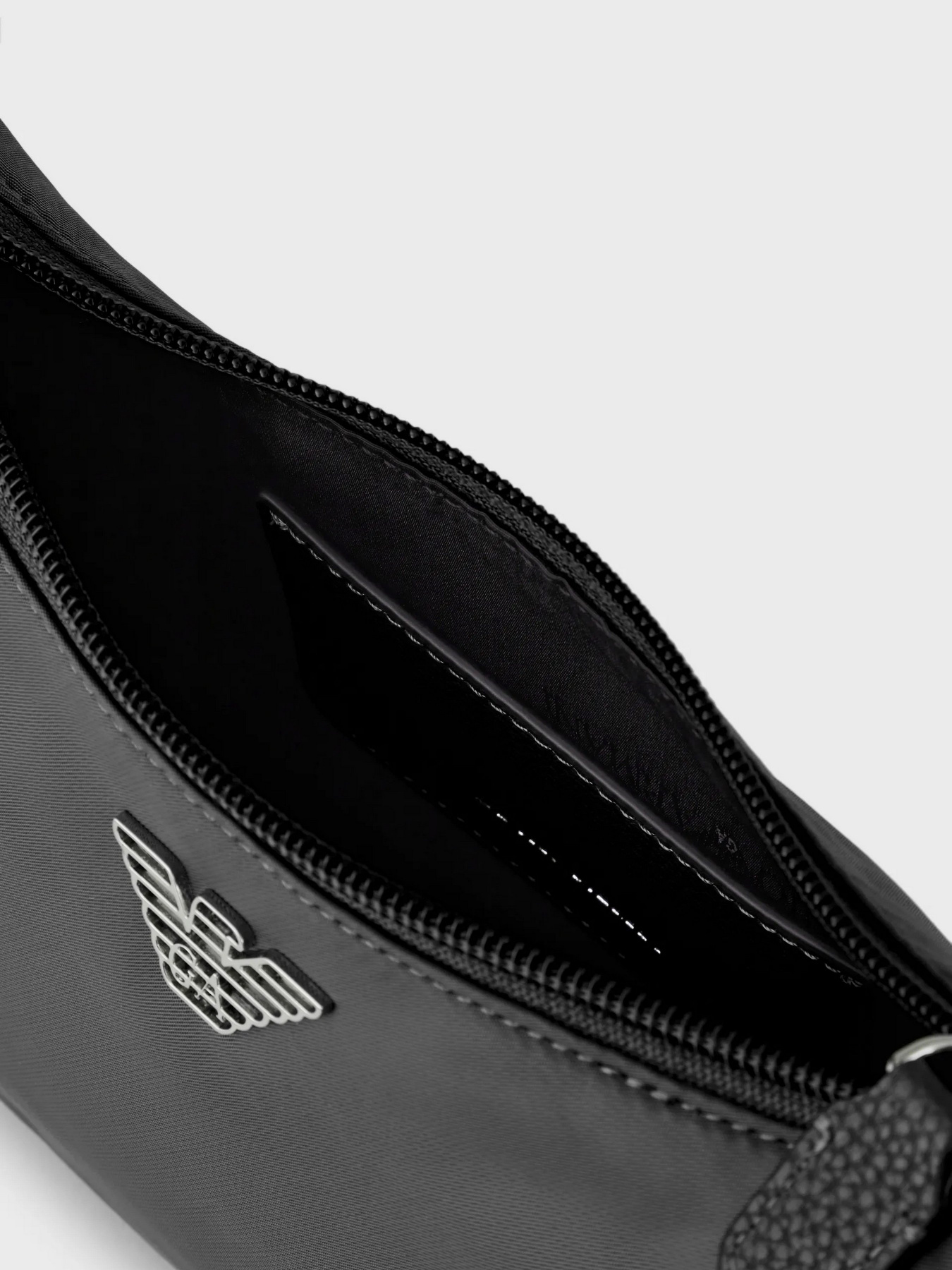 Сумка Emporio Armani Travel Essentials модель Y3H293-YVL7E-80001 Фото