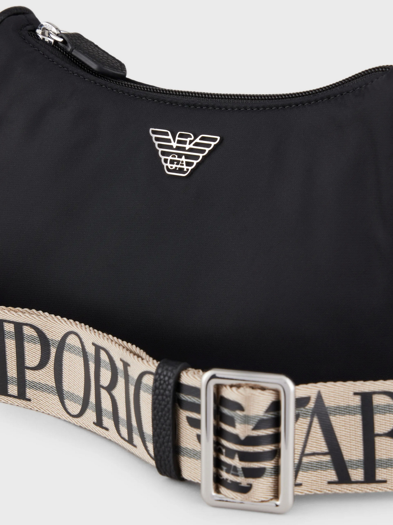 Сумка Emporio Armani Travel Essentials модель Y3H293-YVL7E-80001 Фото