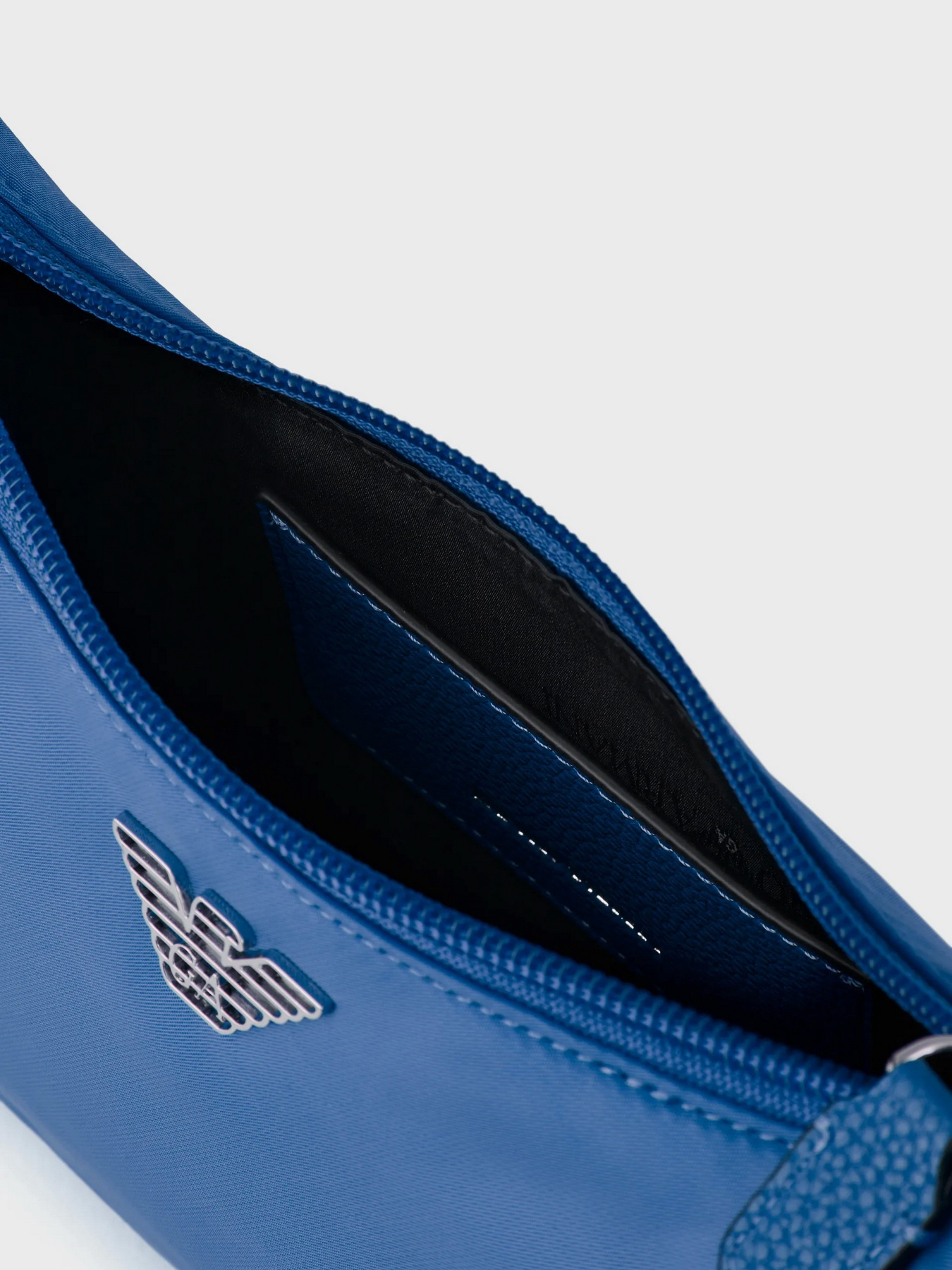 Сумка Emporio Armani Travel Essentials модель Y3H293-YVL7E-80214 Фото