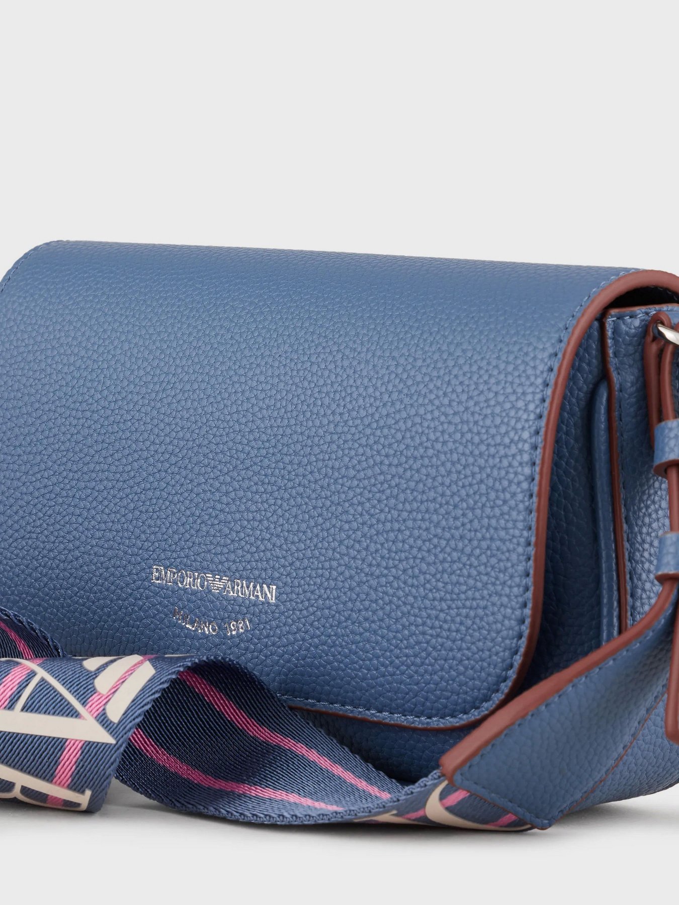 Кросс-боди Emporio Armani модель Y3H294-YFO5E-89587 Фото