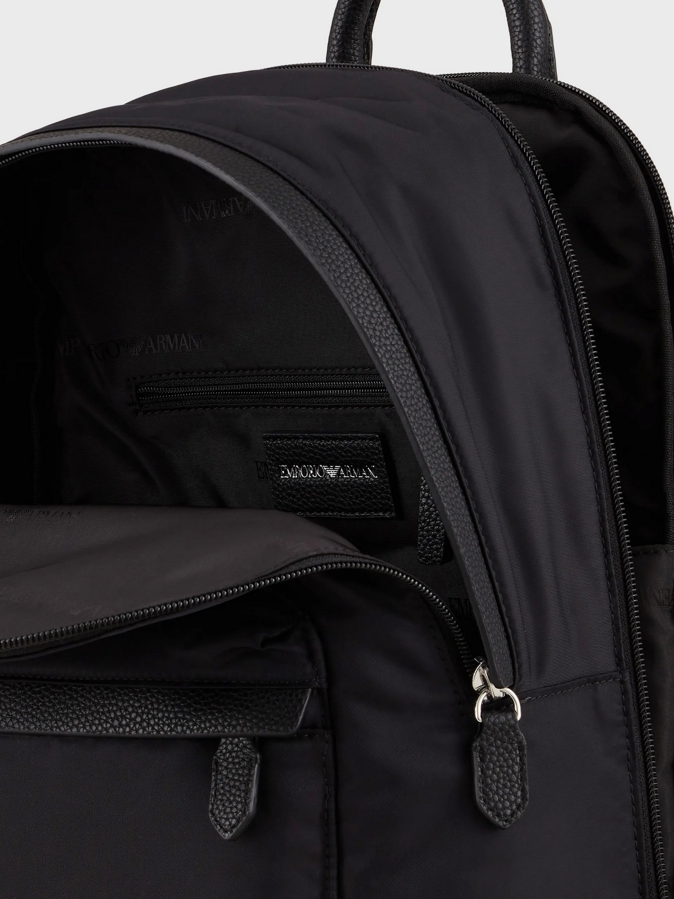 Рюкзак Emporio Armani Travel Essentials модель Y3L111-YVL7E-80001 Фото