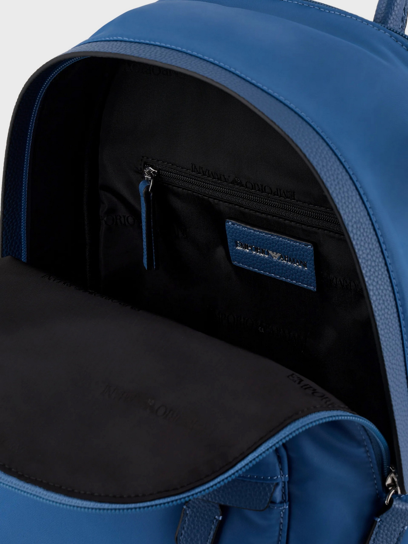 Рюкзак Emporio Armani Travel Essentials модель Y3L111-YVL7E-80214 Фото