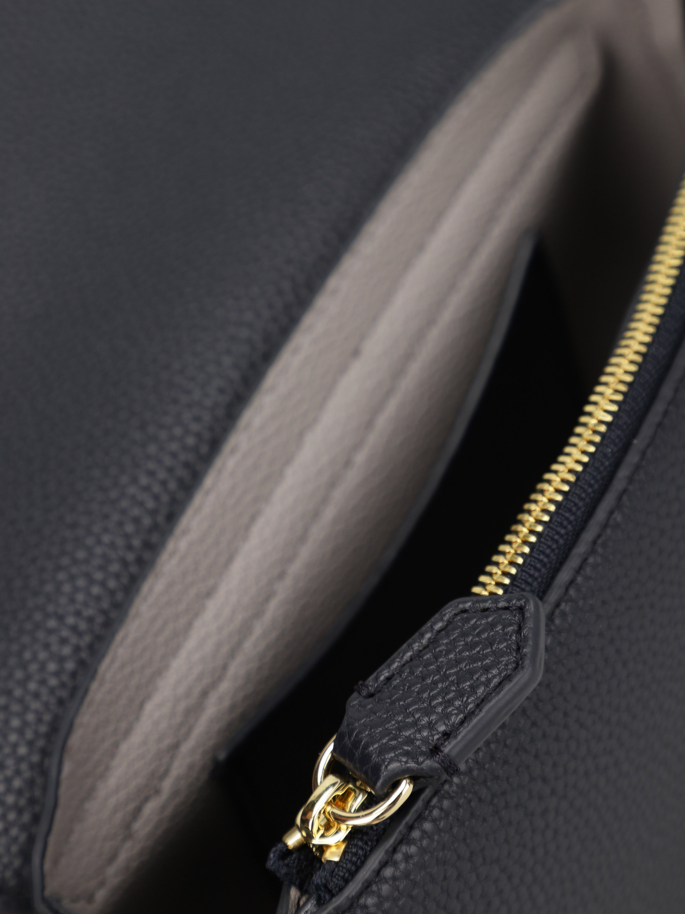 Сумка Emporio Armani MYEA модель Y3H294-YFO5B-80033 Сумка Emporio Armani MYEA модель Y3H294-YFO5B-80033 Фото