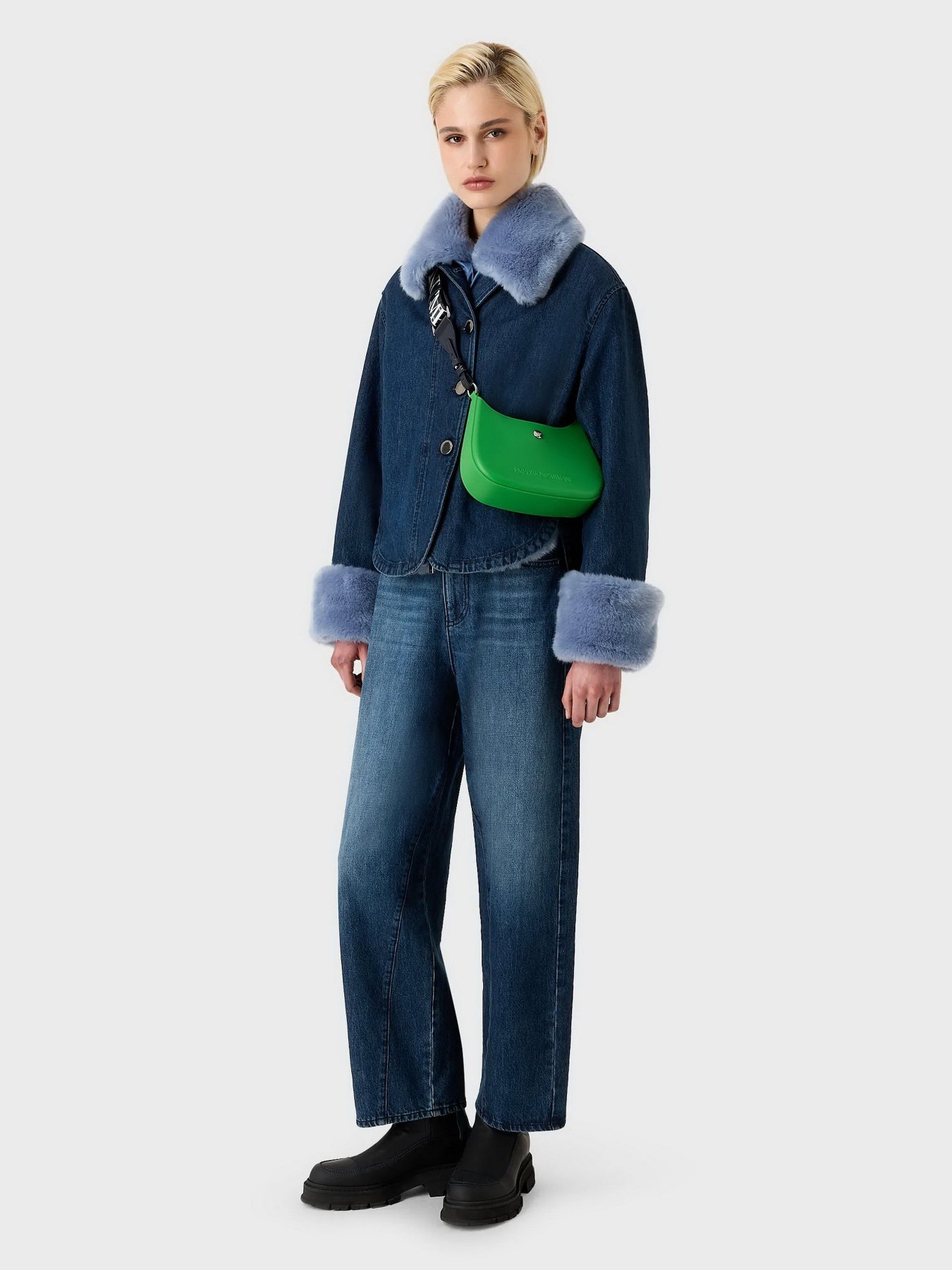 Кросс-боди Emporio Armani модель Y3H329-YWI7E-80634 Кросс-боди Emporio Armani модель Y3H329-YWI7E-80634 Фото