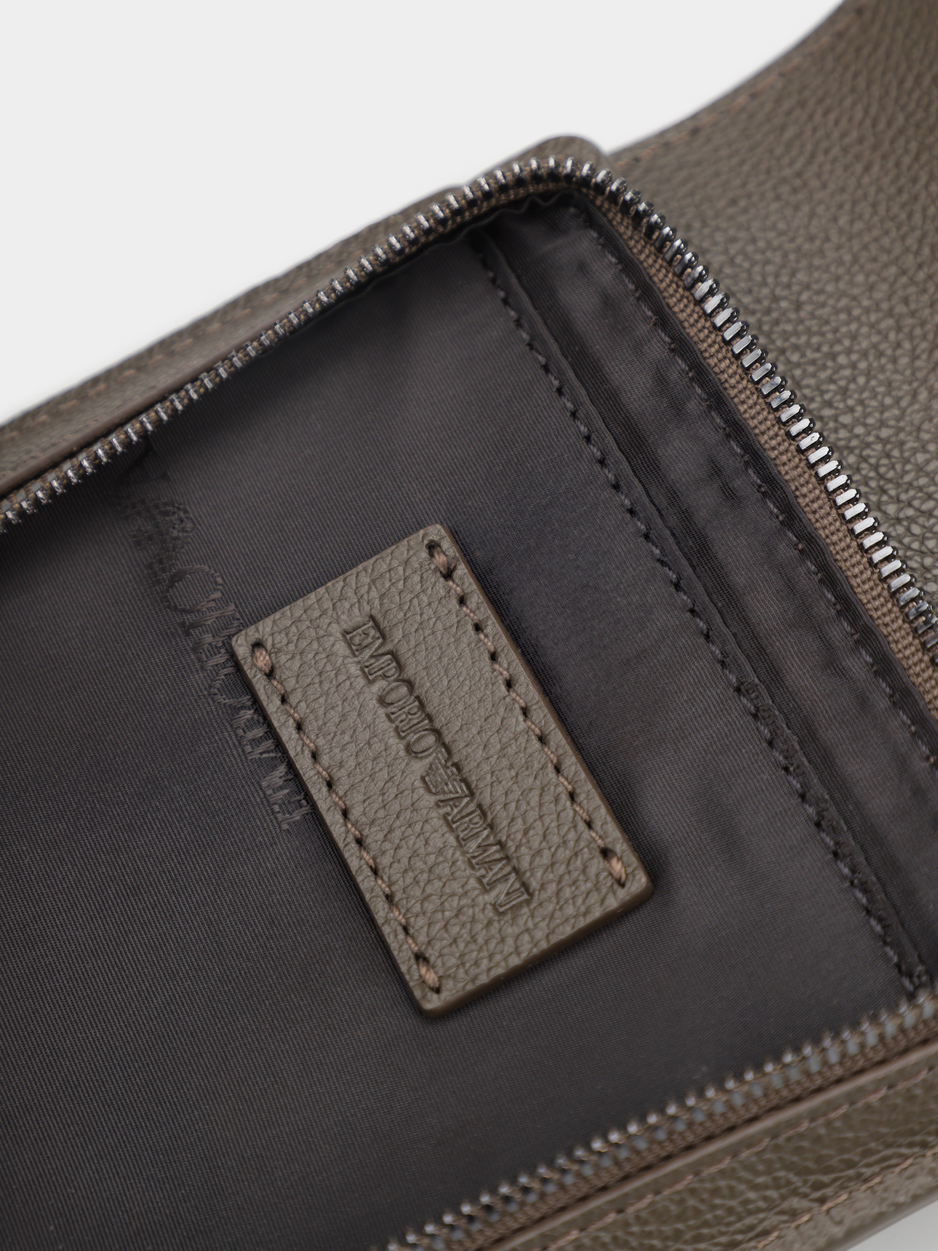 Мессенджер Emporio Armani модель Y4R566-YQ13X-80650 Фото