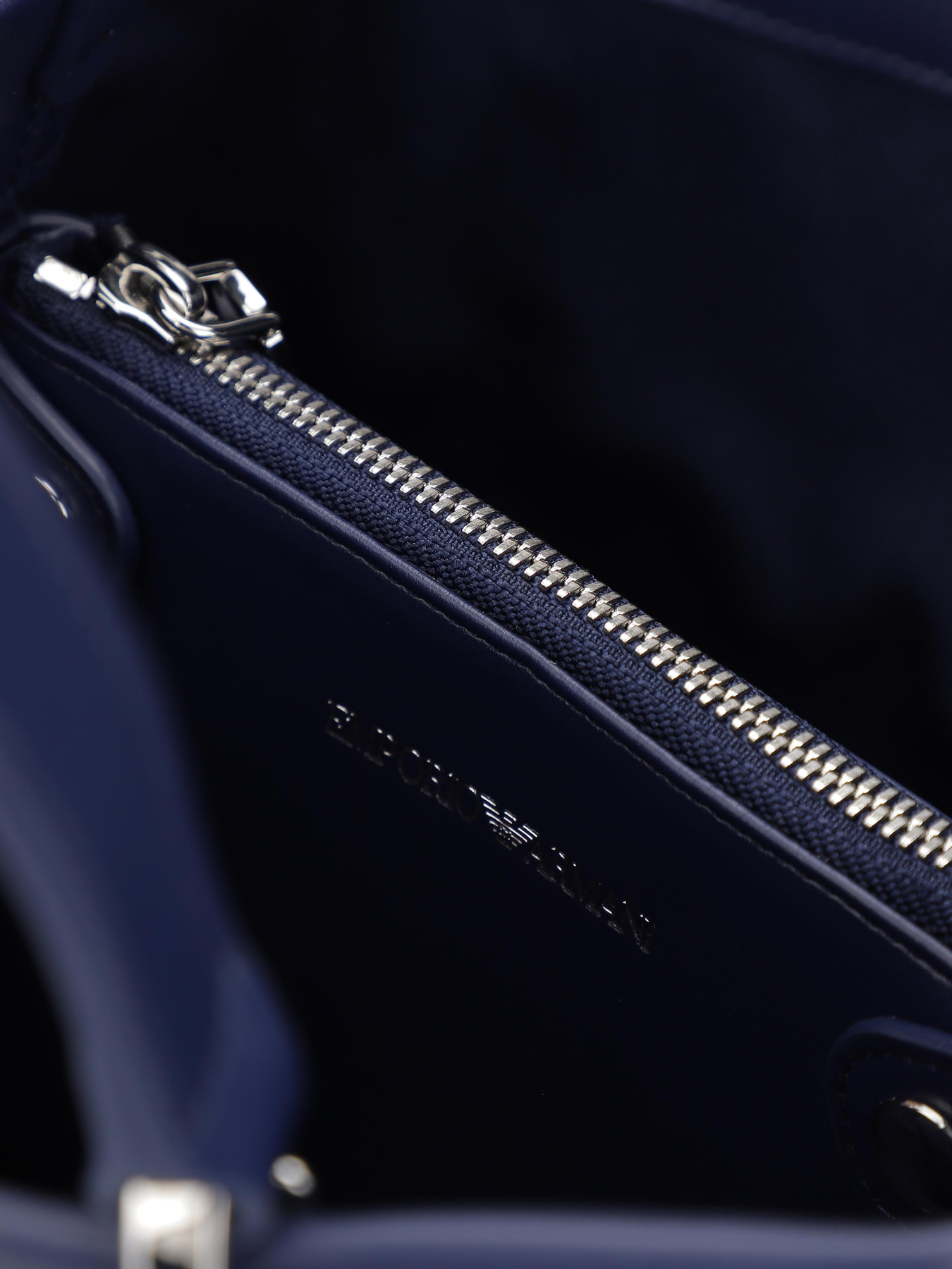 Сумка Emporio Armani Myea модель Y3D166-YWN3E-80305 Фото