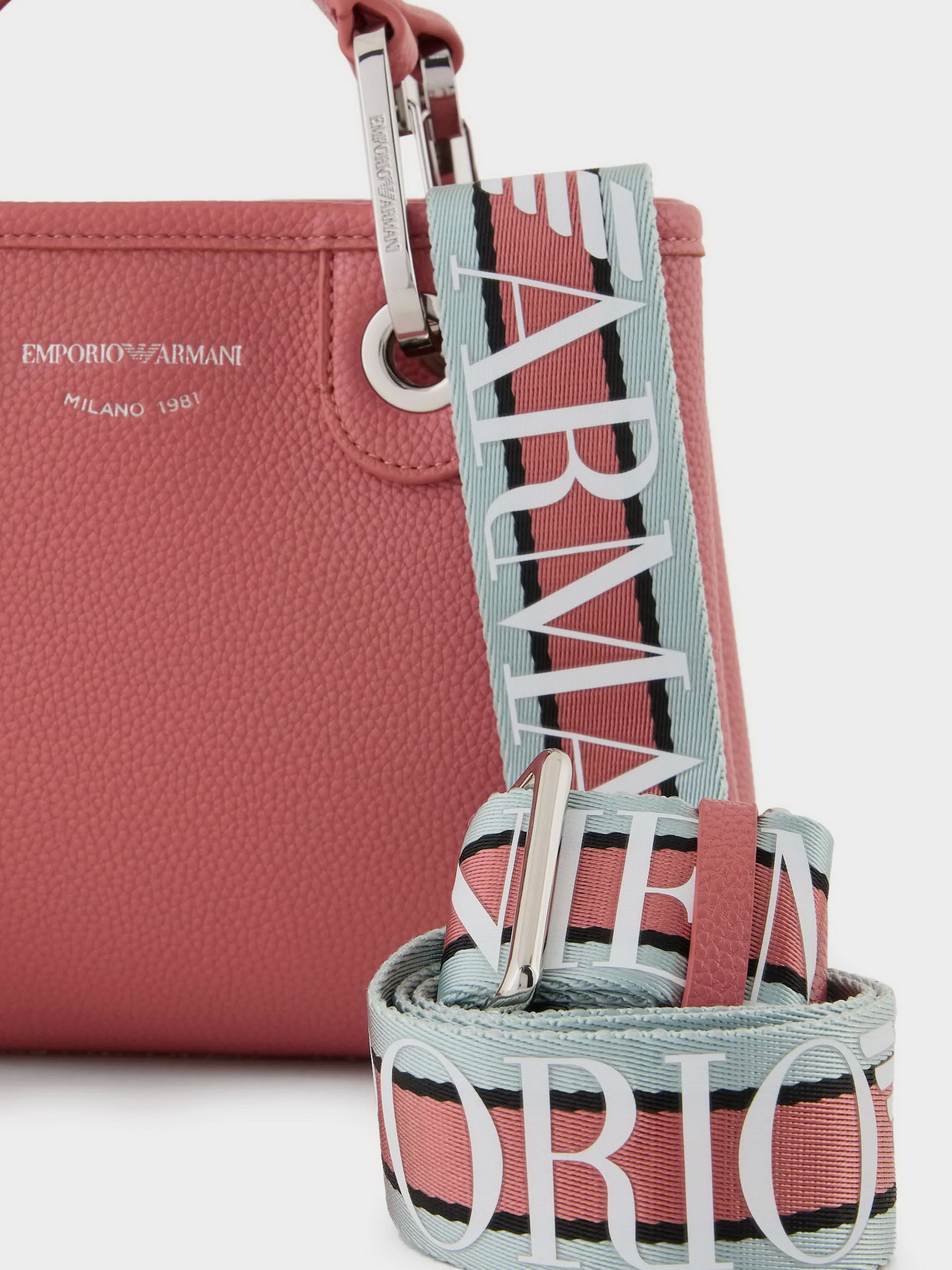 Сумка Emporio Armani Myea модель Y3D176-YFO5E-80654 Сумка Emporio Armani Myea модель Y3D176-YFO5E-80654 Фото