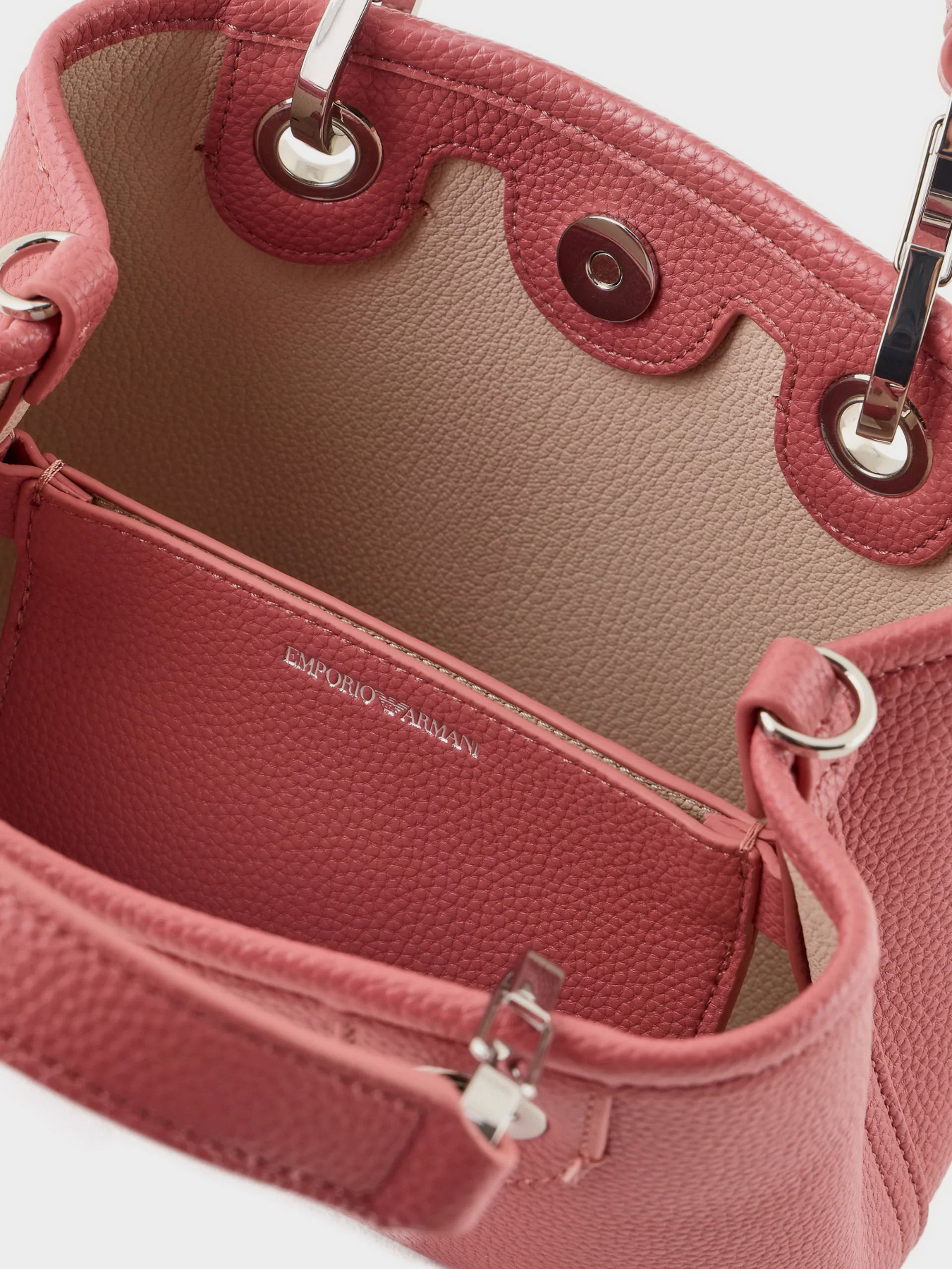 Сумка Emporio Armani Myea модель Y3D176-YFO5E-80654 Сумка Emporio Armani Myea модель Y3D176-YFO5E-80654 Фото