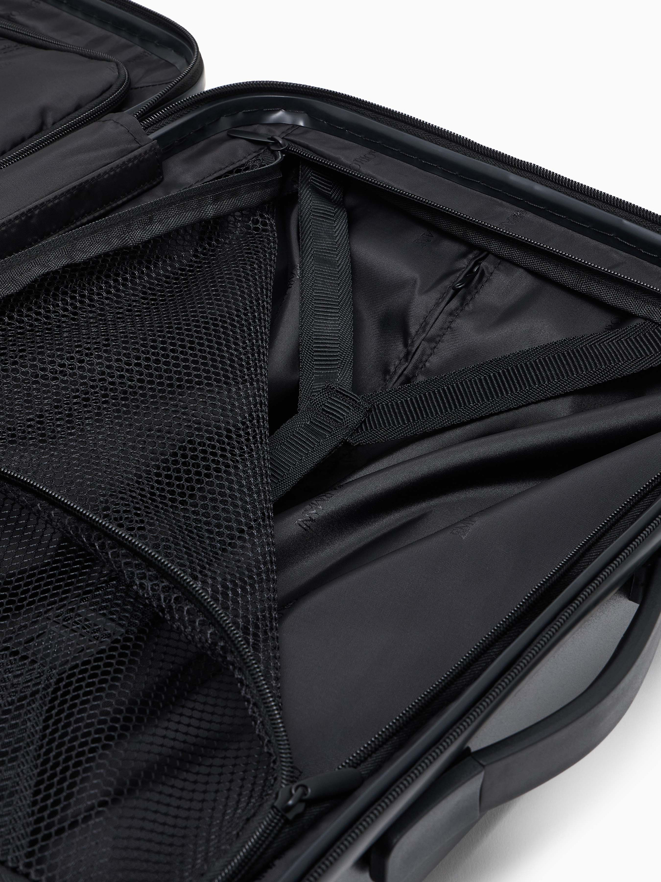 Чемодан Emporio Armani модель Y4Q367-Y138E-81072 Чемодан Emporio Armani модель Y4Q367-Y138E-81072 Фото