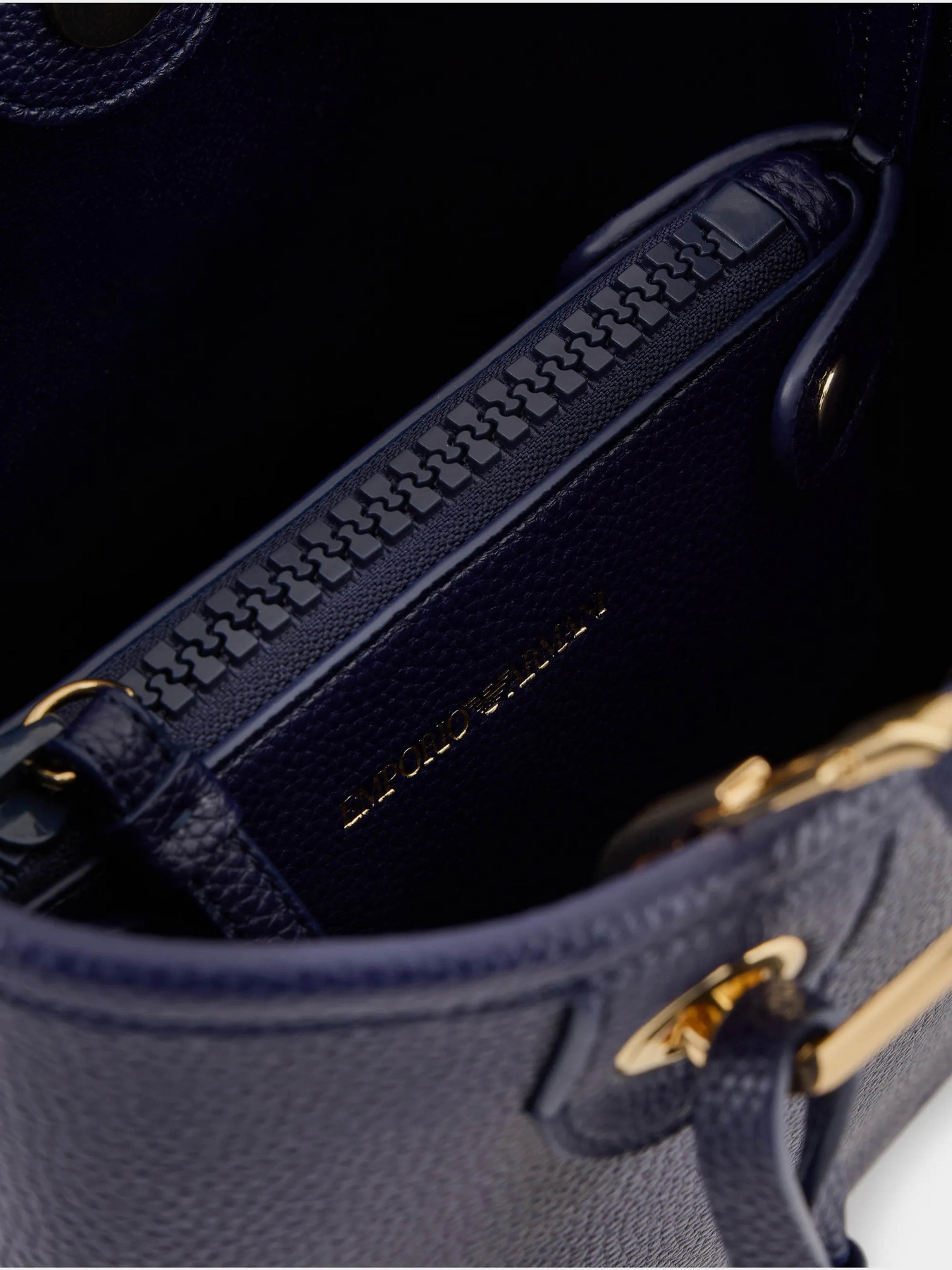 Сумка Emporio Armani модель EW000362-AF12036-MB051 Сумка Emporio Armani модель EW000362-AF12036-MB051 Фото