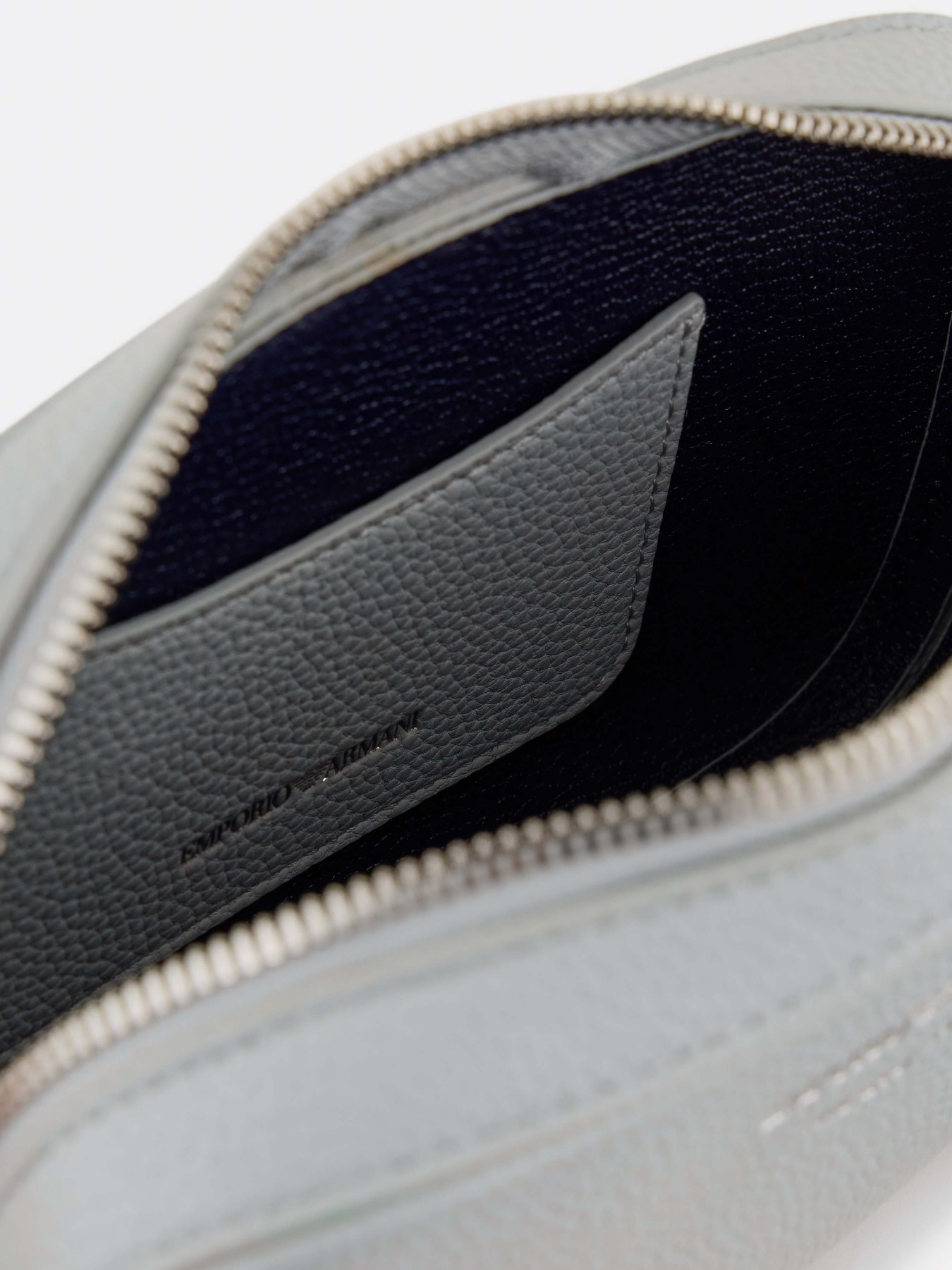 Кросс-боди Emporio Armani модель EW000537-AF12036-M8052 Кросс-боди Emporio Armani модель EW000537-AF12036-M8052 Фото