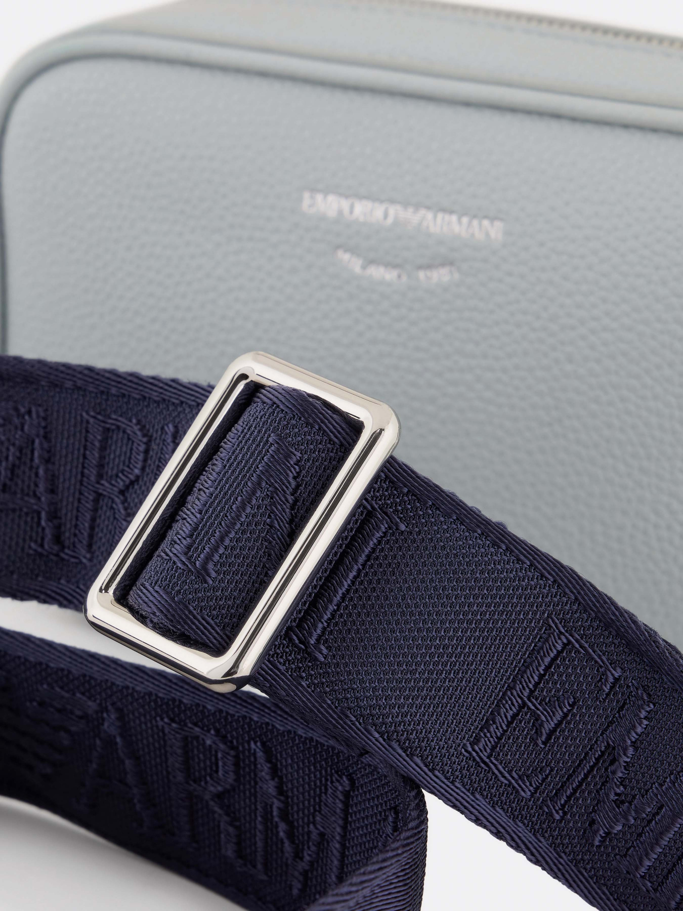 Кросс-боди Emporio Armani модель EW000537-AF12036-M8052 Кросс-боди Emporio Armani модель EW000537-AF12036-M8052 Фото