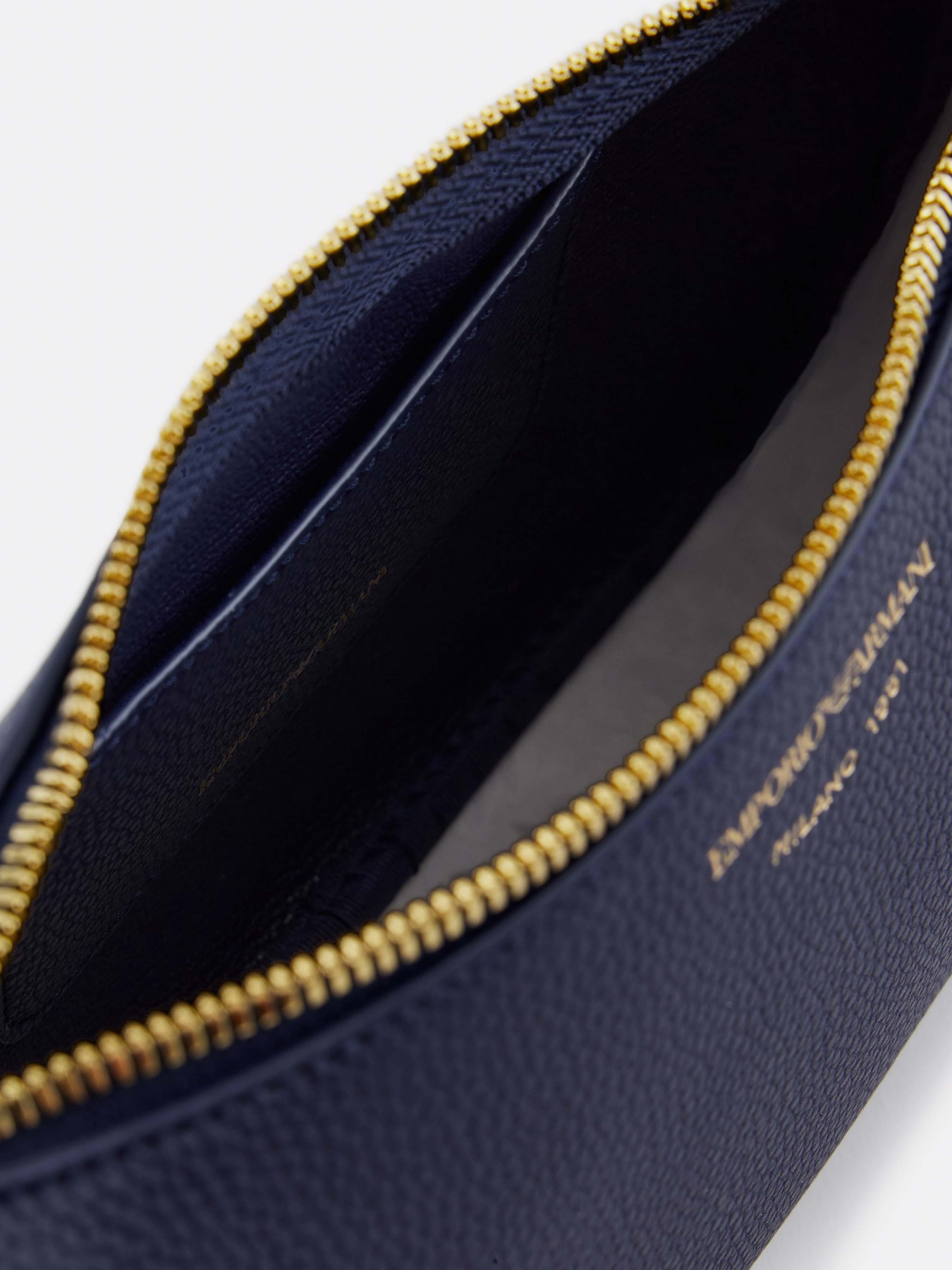 Сумка Emporio Armani модель EW000539-AF12036-MB051 Сумка Emporio Armani модель EW000539-AF12036-MB051 Фото