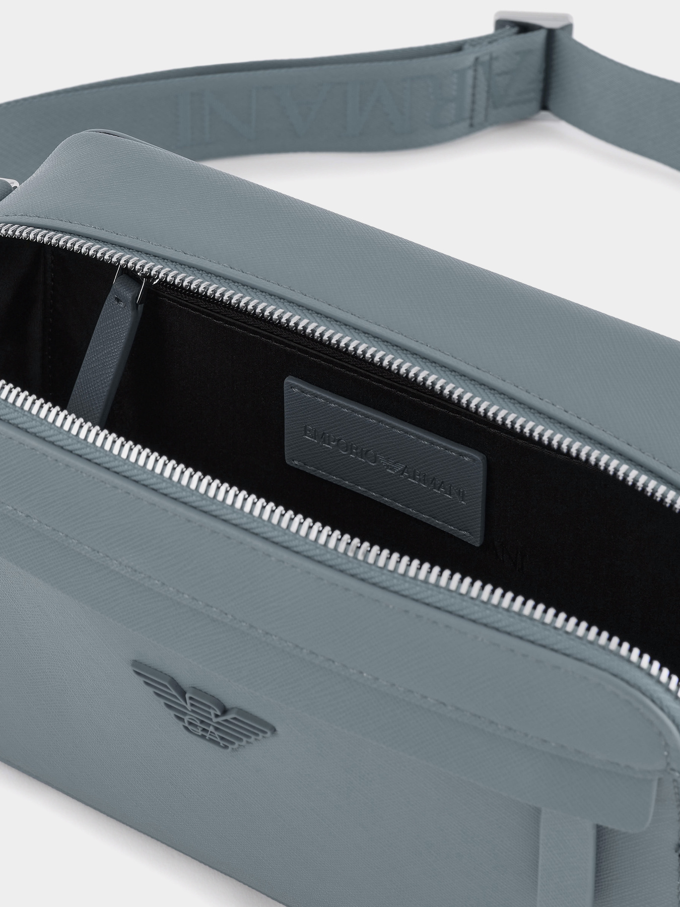 Сумка Emporio Armani модель EM001186-AF13805-U8060 Сумка Emporio Armani модель EM001186-AF13805-U8060 Фото