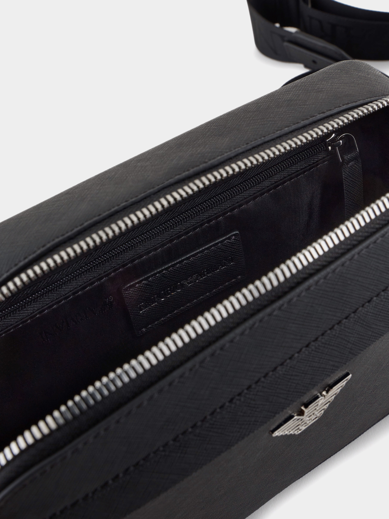 Сумка Emporio Armani модель EM001186-AF13805-UC001 Сумка Emporio Armani модель EM001186-AF13805-UC001 Фото