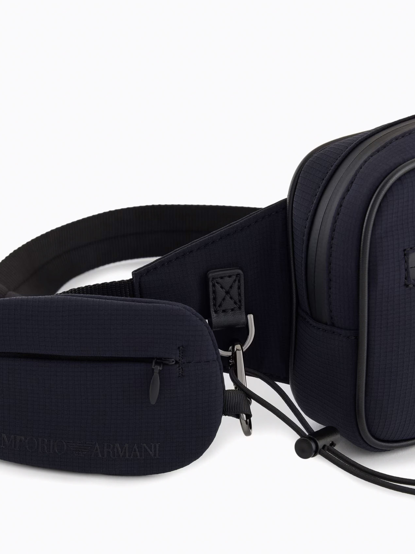 Поясная сумка Emporio Armani Travel Essentials модель EM000088-AF13841-UB118 Поясная сумка Emporio Armani Travel Essentials модель EM000088-AF13841-UB118 Фото