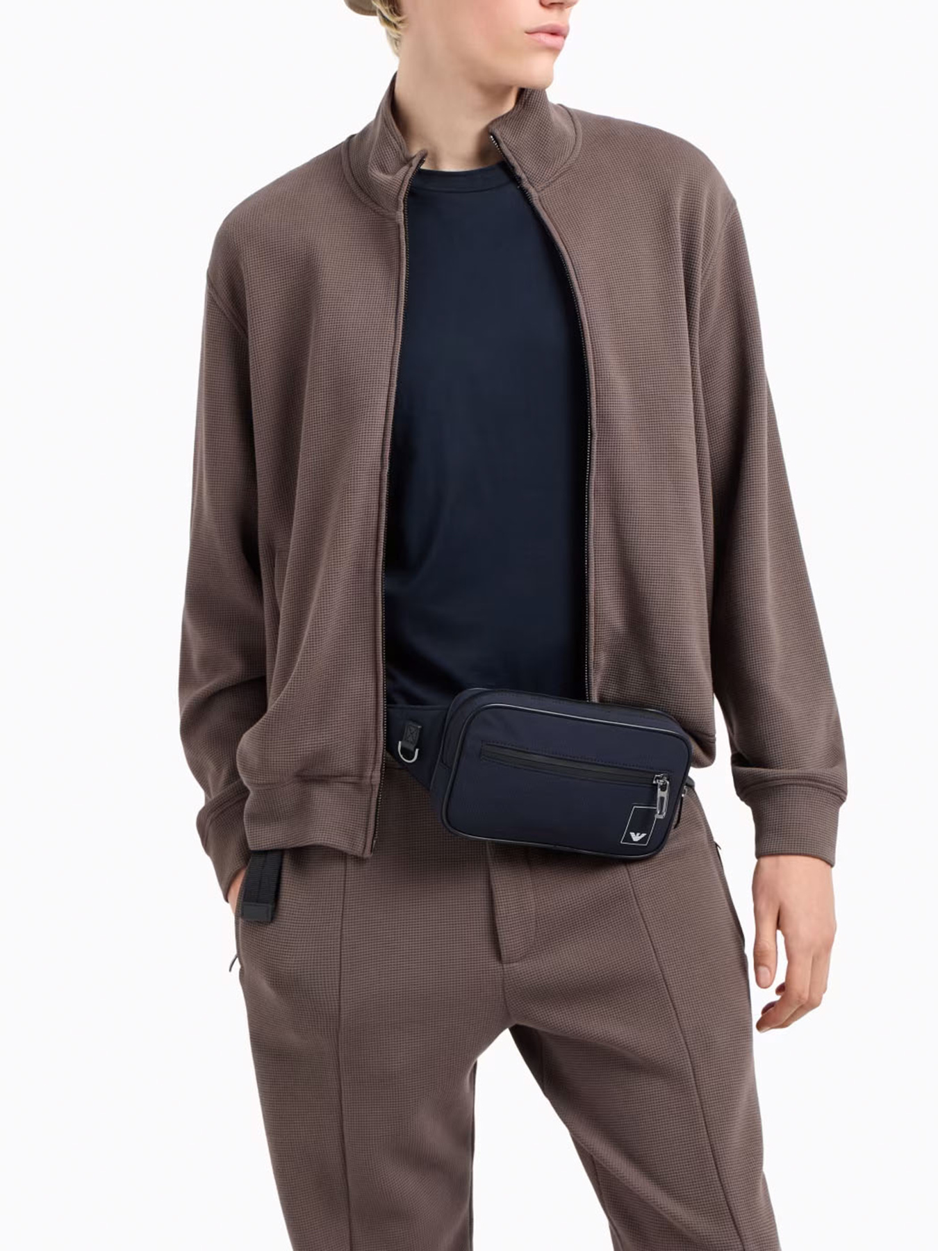 Поясная сумка Emporio Armani Travel Essentials модель EM000088-AF13841-UB118 Поясная сумка Emporio Armani Travel Essentials модель EM000088-AF13841-UB118 Фото