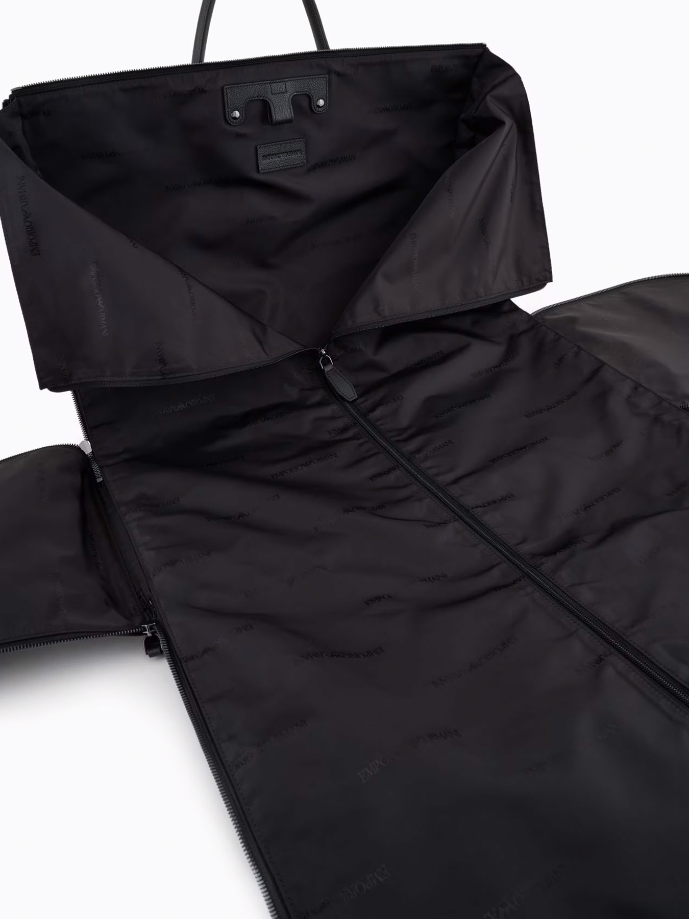 Дорожная сумка Emporio Armani модель EM001188-AF13788-UC001 Дорожная сумка Emporio Armani модель EM001188-AF13788-UC001 Фото