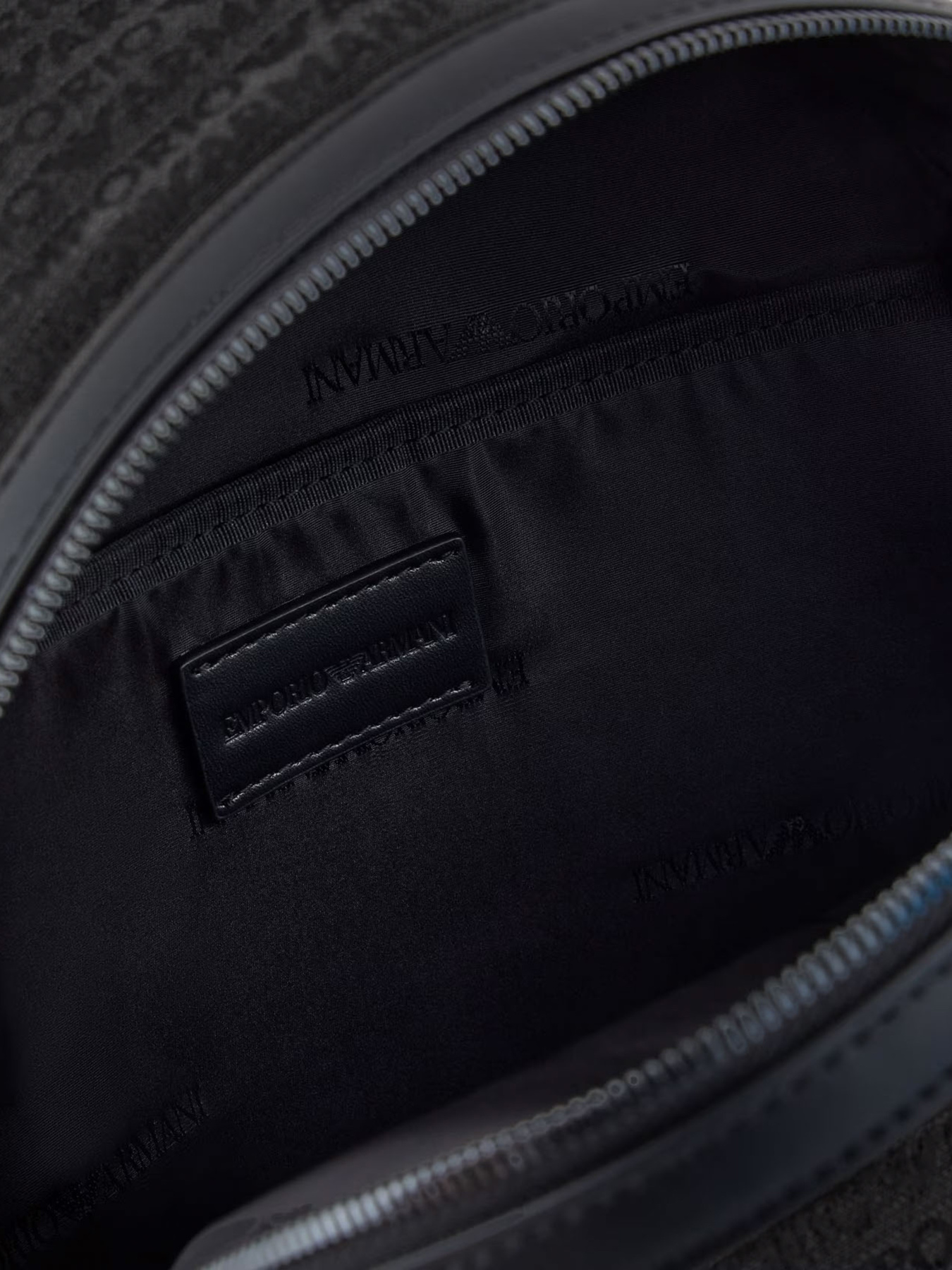 Повсякденний рюкзак Emporio Armani модель EM001209-AF13823-U8168 Фото