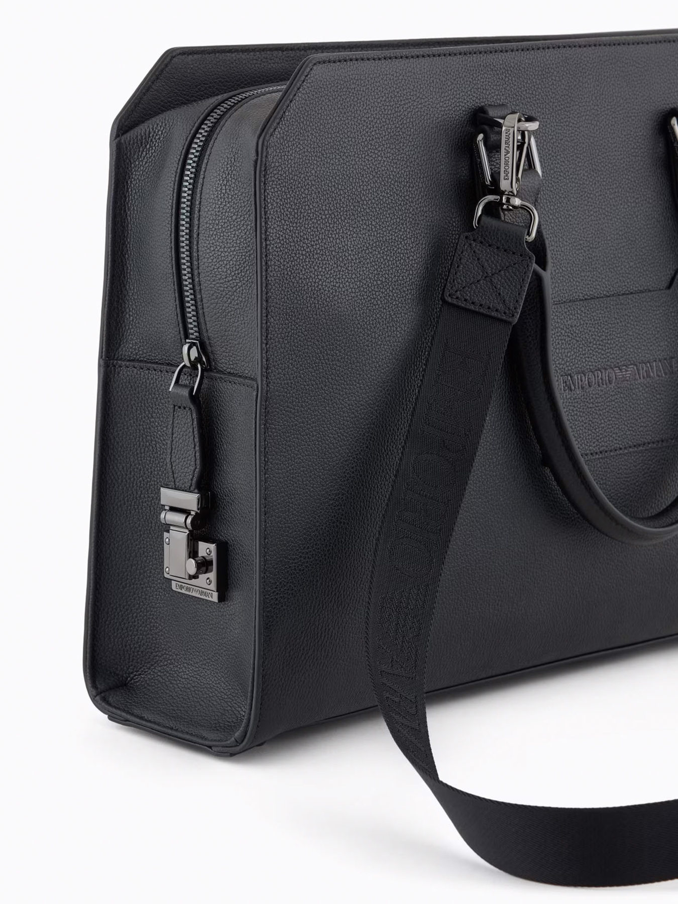 Сумка Emporio Armani модель EM001574-AF13788-UC001 Сумка Emporio Armani модель EM001574-AF13788-UC001 Фото