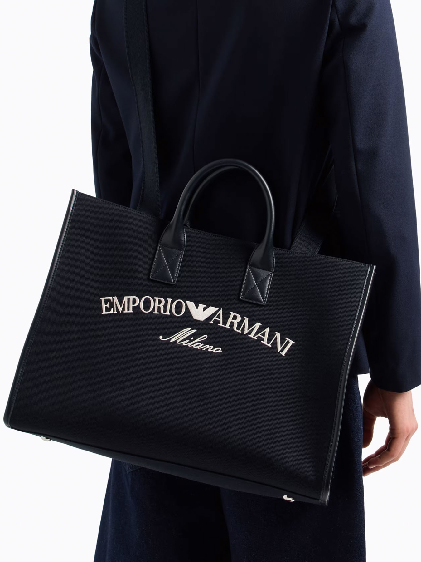 Дорожная сумка Emporio Armani модель EM001617-AF14671-UB118 Фото