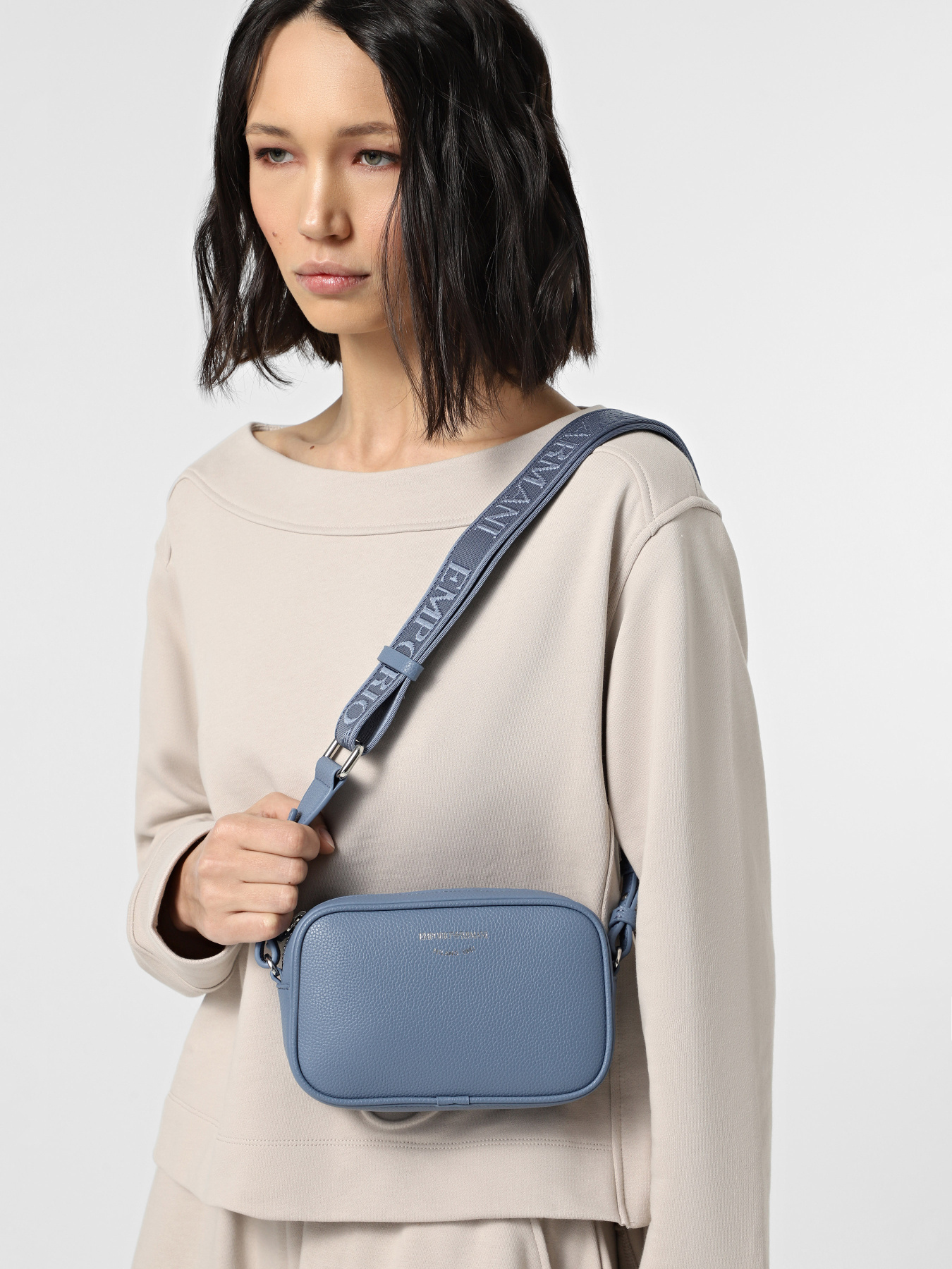 Сумка Emporio Armani модель EW000537-AF12036-M8128 Сумка Emporio Armani модель EW000537-AF12036-M8128 Фото