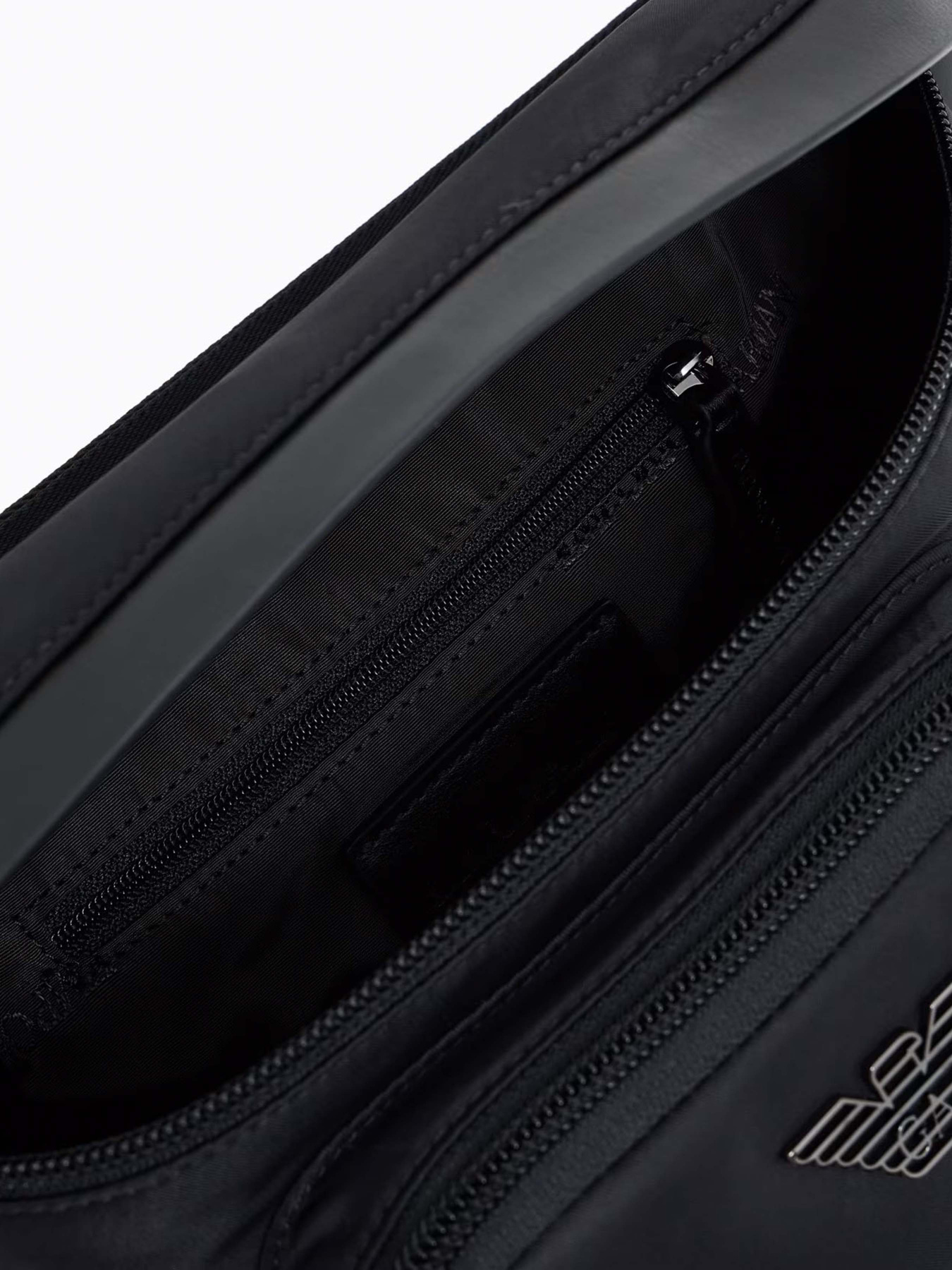 Поясная сумка Emporio Armani модель EM001805-AF13454-UC001 Фото