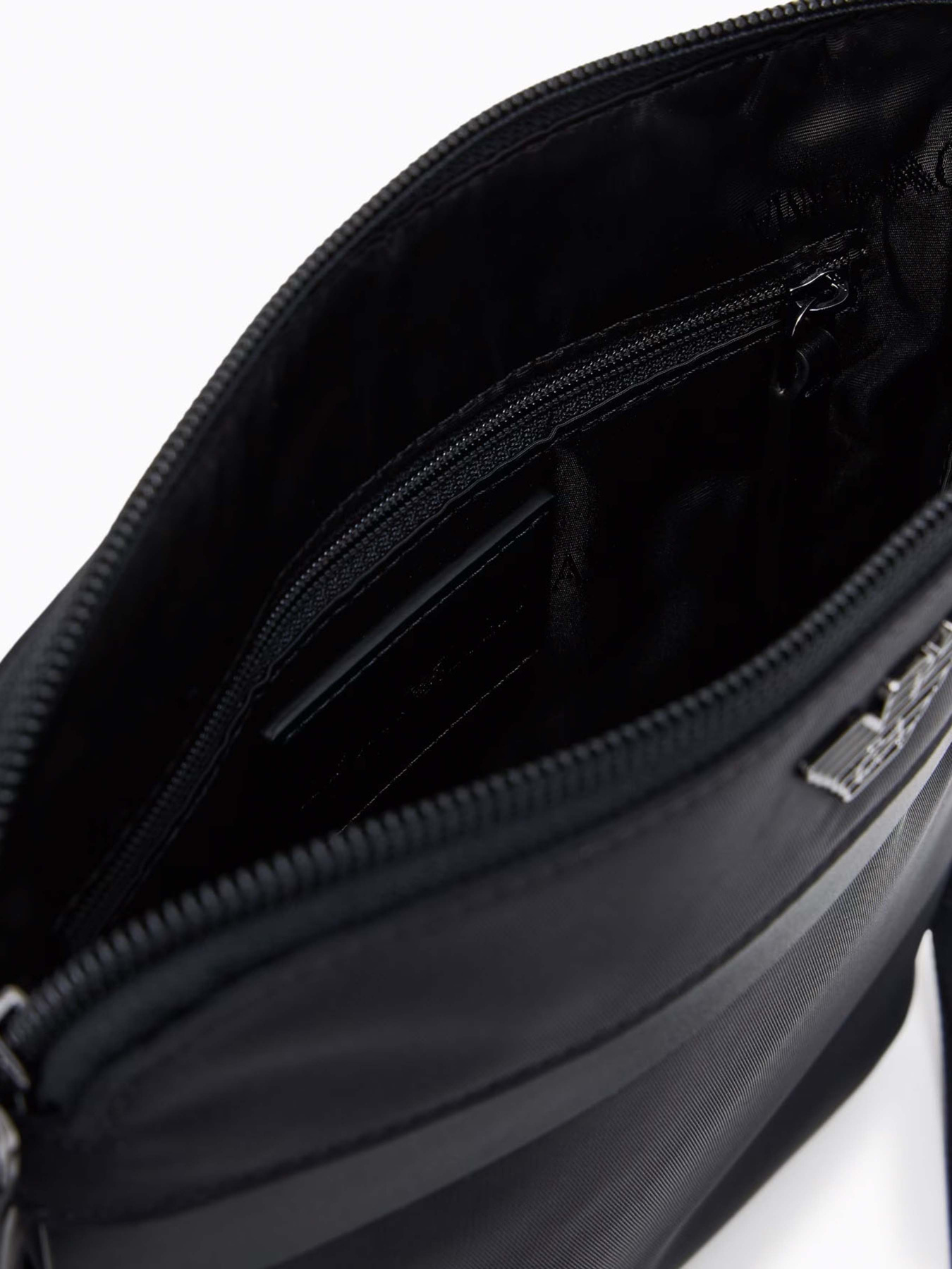 Сумка Emporio Armani модель EM001807-AF13454-UC001 Сумка Emporio Armani модель EM001807-AF13454-UC001 Фото