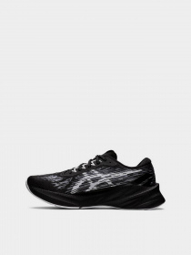 Кроссовки для бега Asics Novablast 3 модель 1011B458-002 Чорний, білий Фото