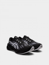 Кроссовки для бега Asics Novablast 3 модель 1011B458-002 Чорний, білий Фото