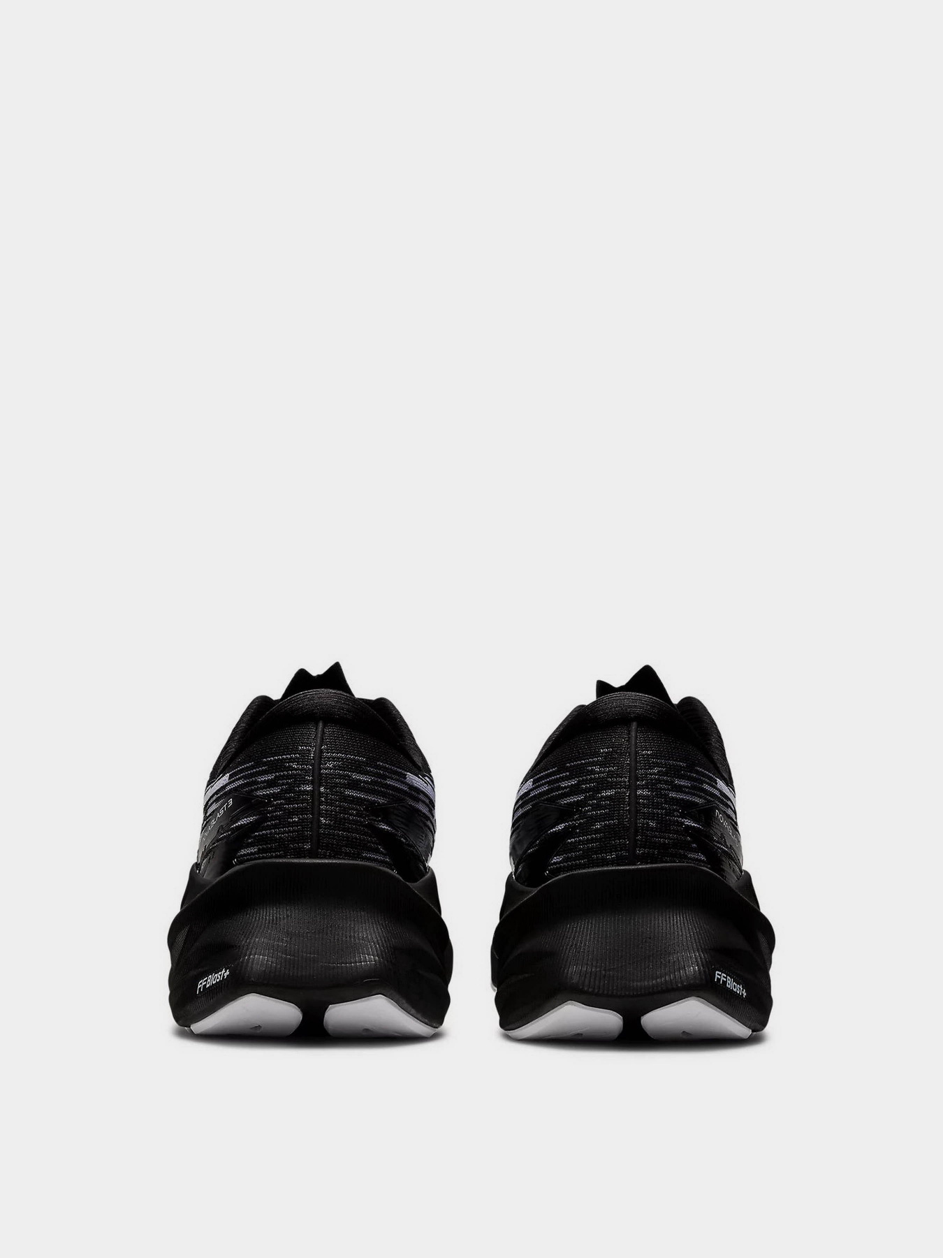 Кроссовки для бега Asics Novablast 3 модель 1011B458-002 Чорний, білий Фото