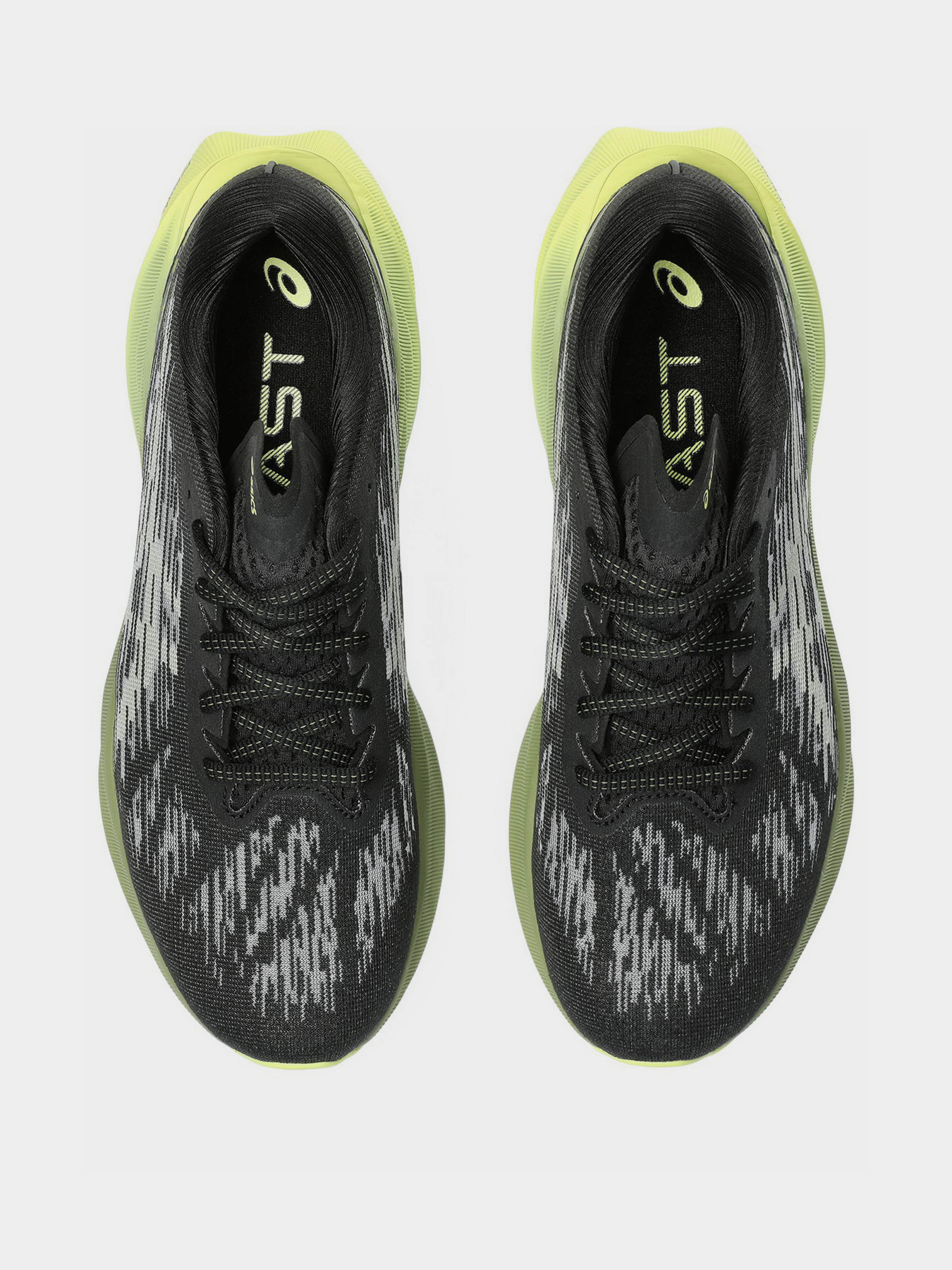 Кросівки для бігу Asics Novablast 3 модель 1011B458-005 Чорний, зелений Фото