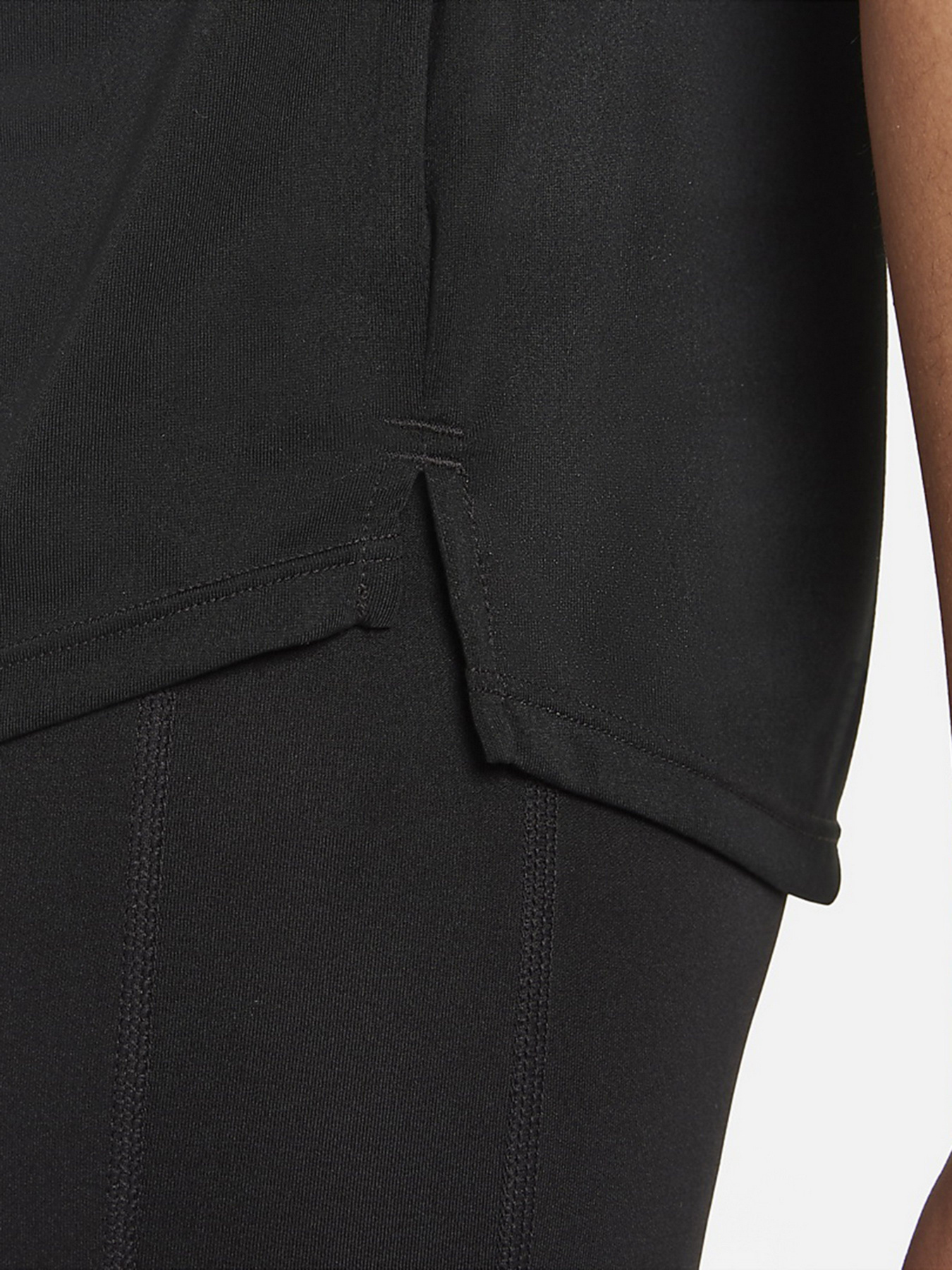 Спортивна футболка NIKE Dri-FIT One модель DD7639-010 Спортивна футболка NIKE Dri-FIT One модель DD7639-010 Фото