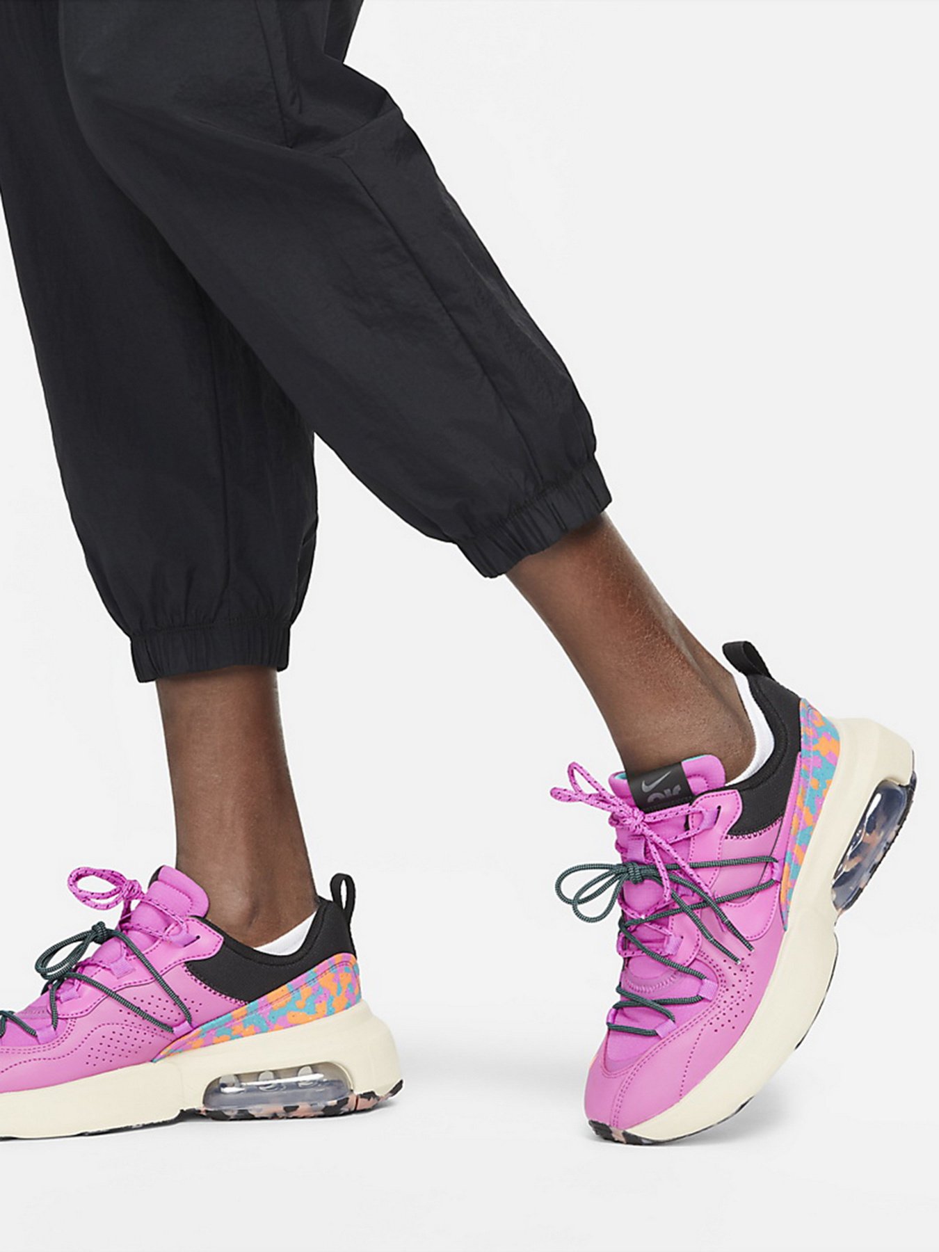 Брюки NIKE  Essentials Mid-Rise Woven Pant модель DM6183-010 Фото